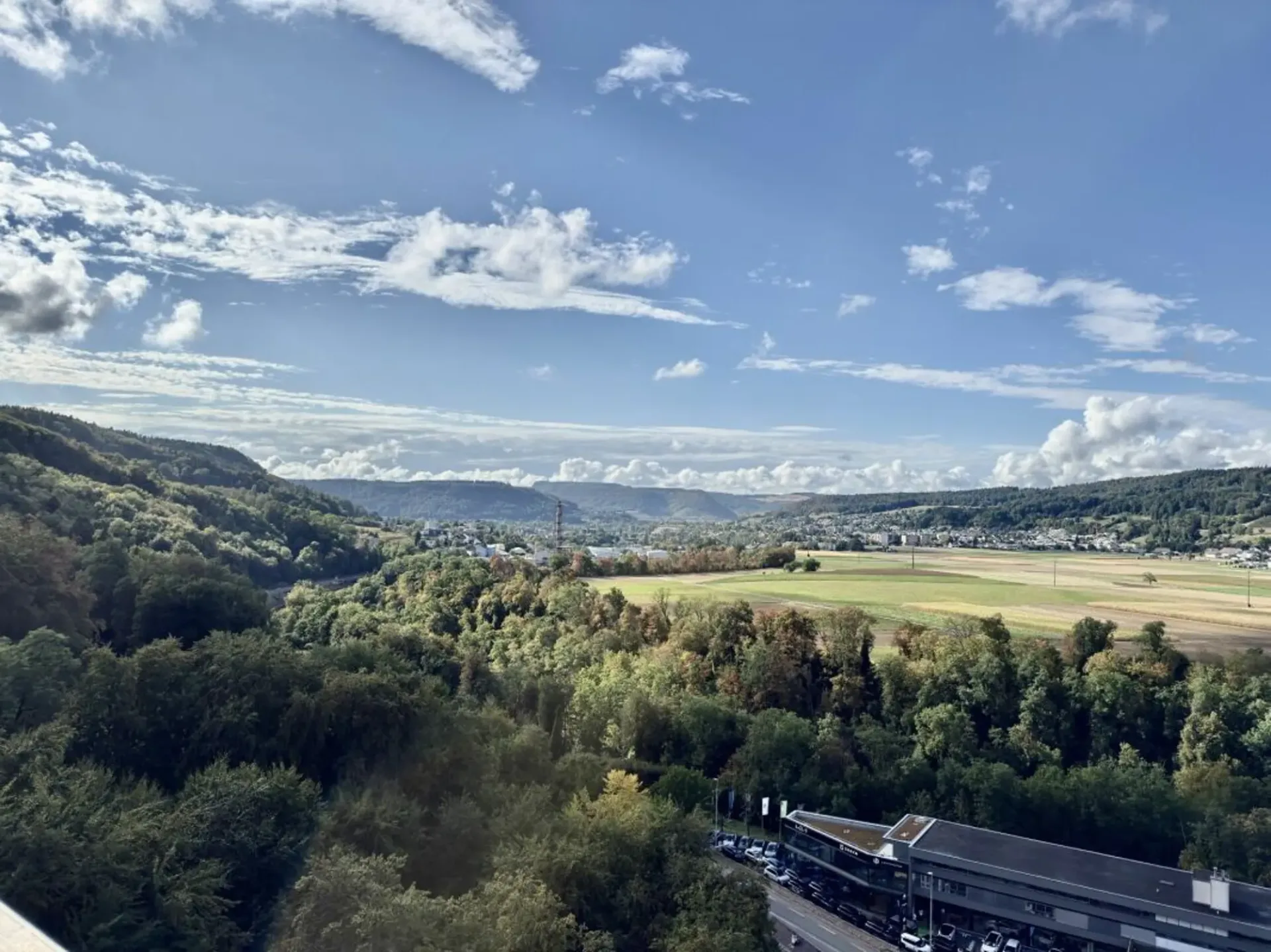 RENOVIERTE 2½-ZIMMER-WOHNUNG MIT WEITBLICK