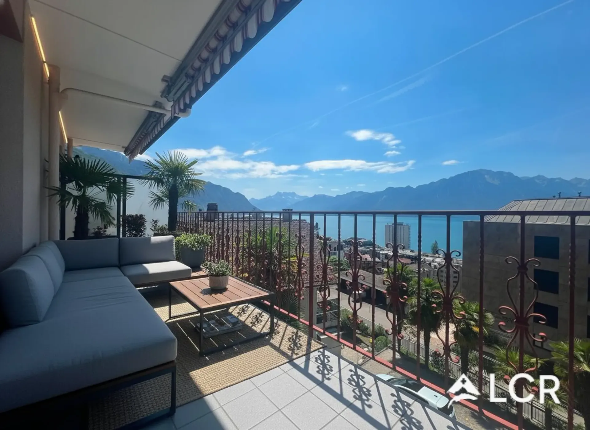 Prachtvolle 5.5-Zimmer-Wohnung / 3 Schlafzimmer / 1 Badezimmer / 1 Balkon mit atemberaubendem Blick auf den See / DANKE für das Lesen des Textes