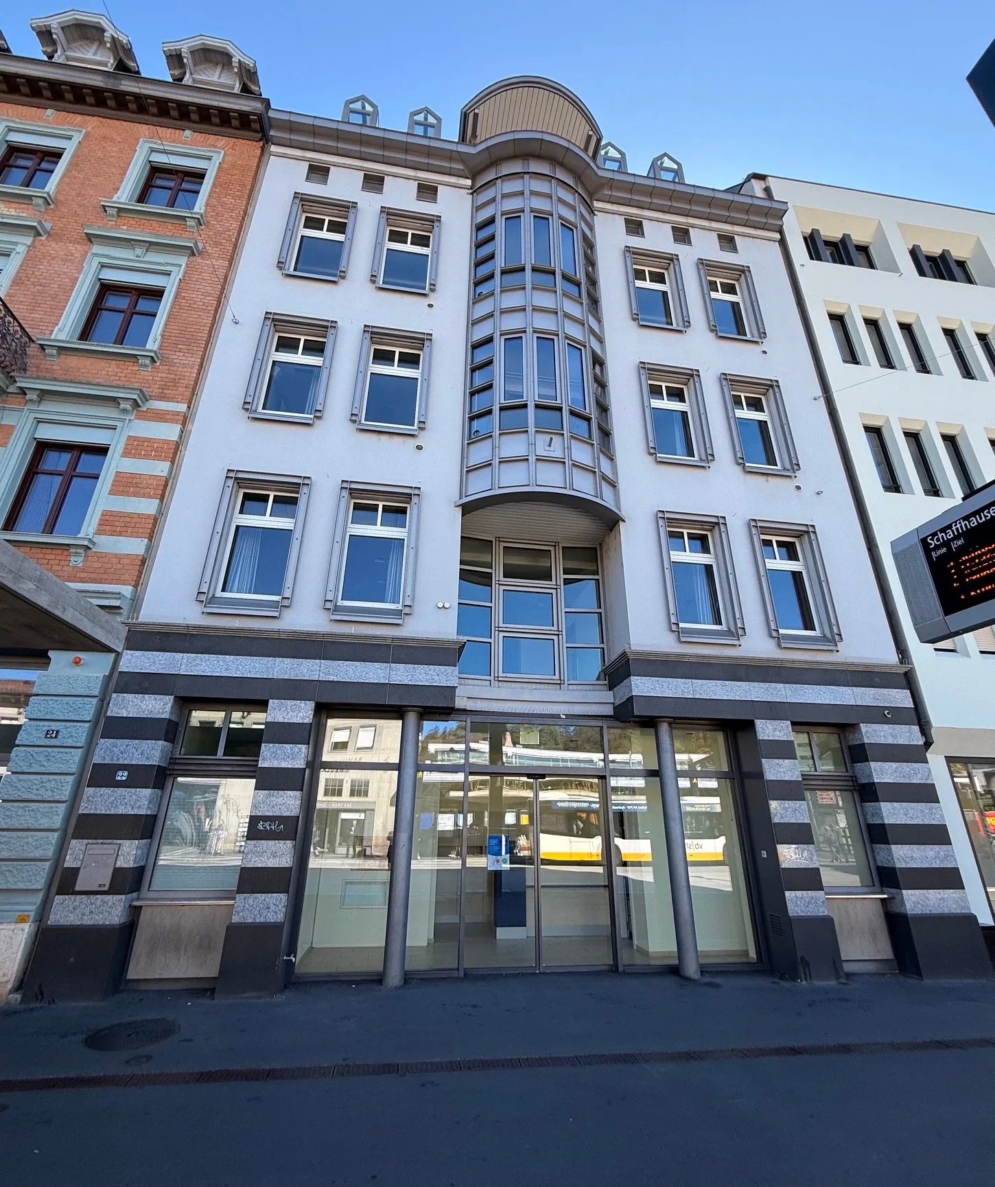 Retail space / office space / storage for rent in the short term at a top location