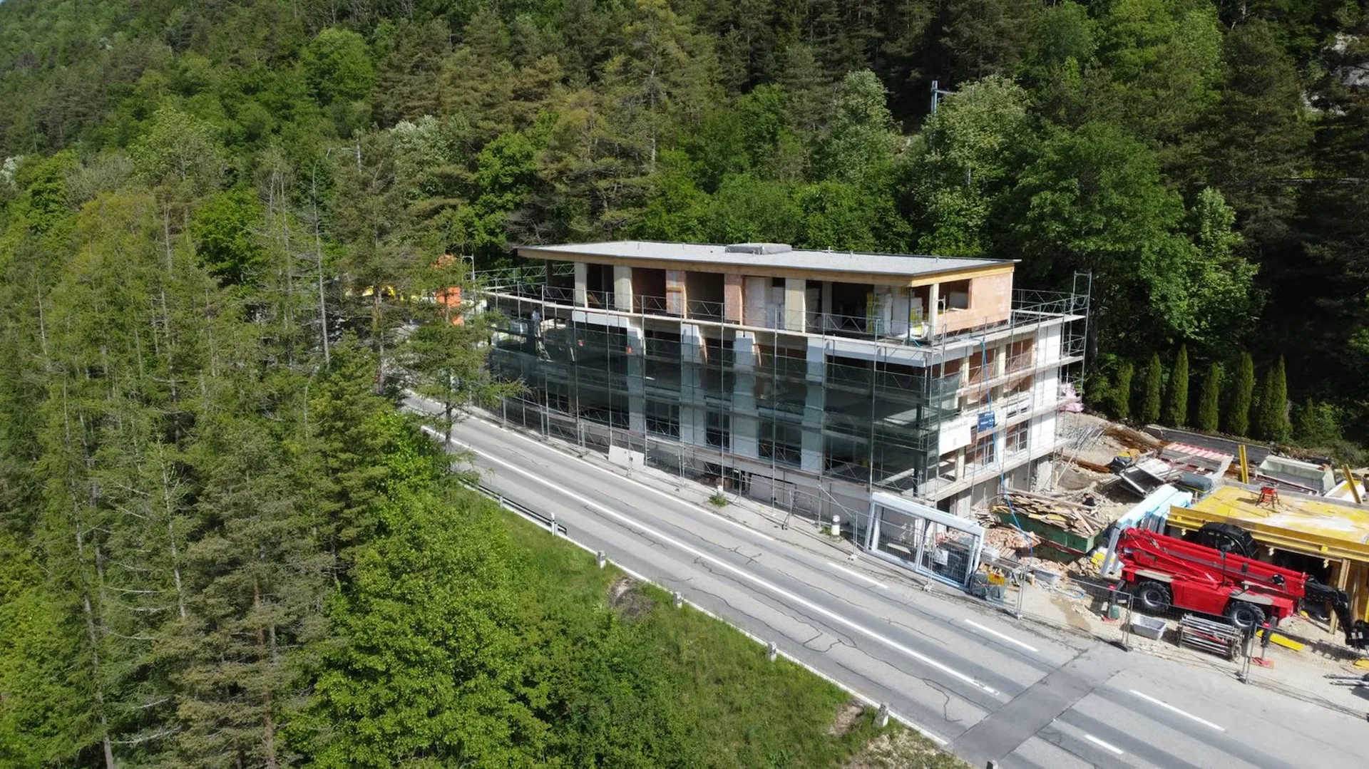 Neue 2.5-Zimmer-Wohnung mit Terrasse, am Waldrand gelegen