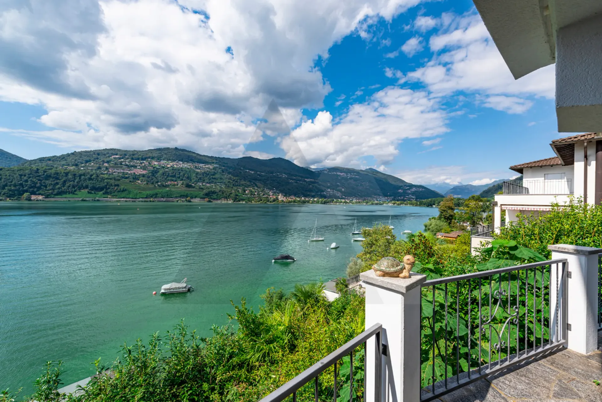 PROPRIETÀ CON MERAVIGLIOSA VISTA LAGO A LUGANO