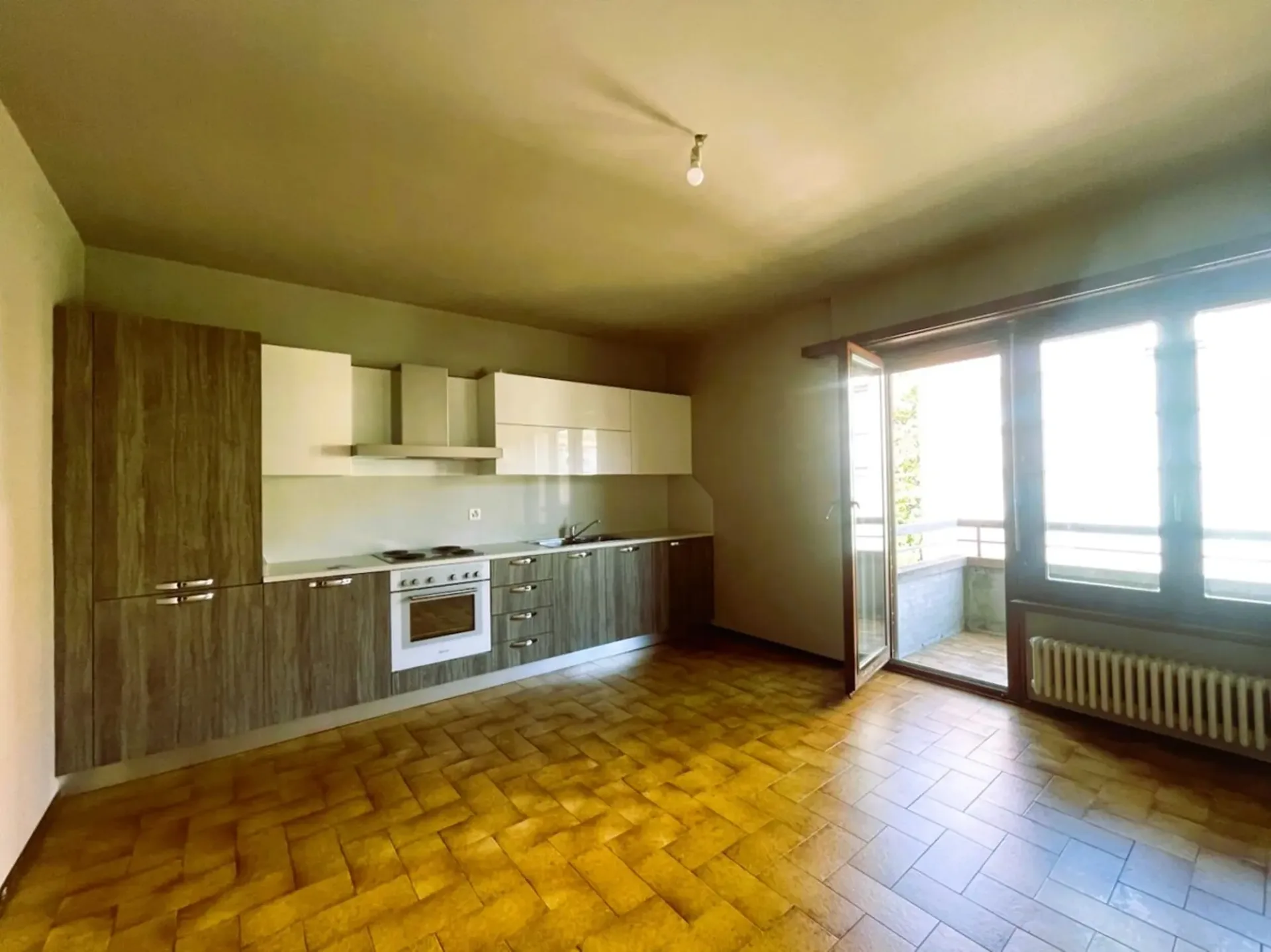 MENDRISIO 2,5 Lokale in strategischer Lage