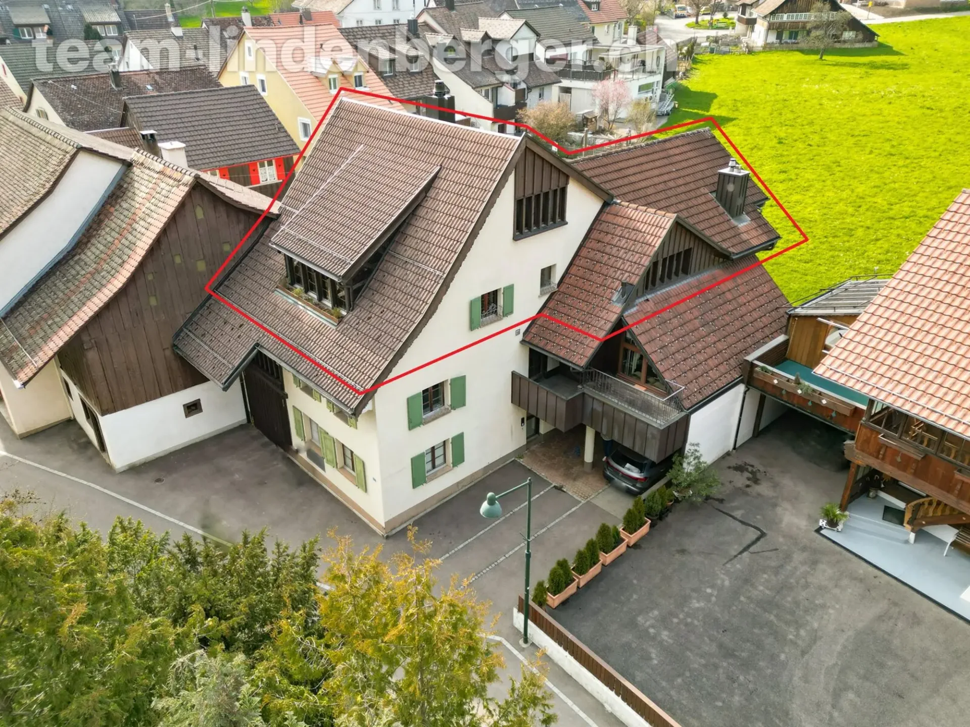 Grosszügige Dachwohnung mit Weitblick ins Grüne