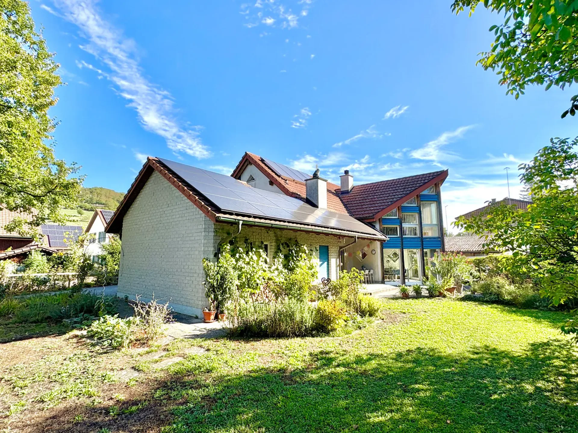 6,5 Zimmer Architektenhaus mit grossem Gartenparadies Garage in verkehrsgünstiger Lage von Böckten