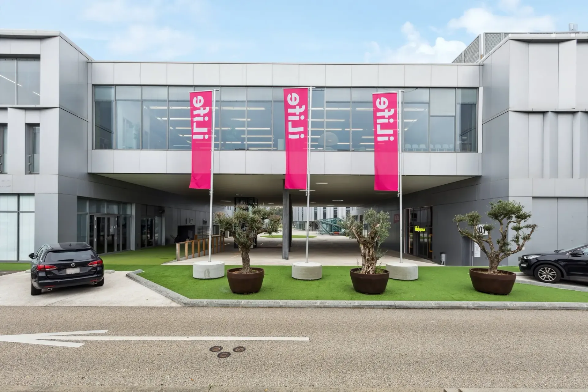 Entdecken Sie Ihren neuen Showroom- oder Büroraum im Centre iLife in Etoy!