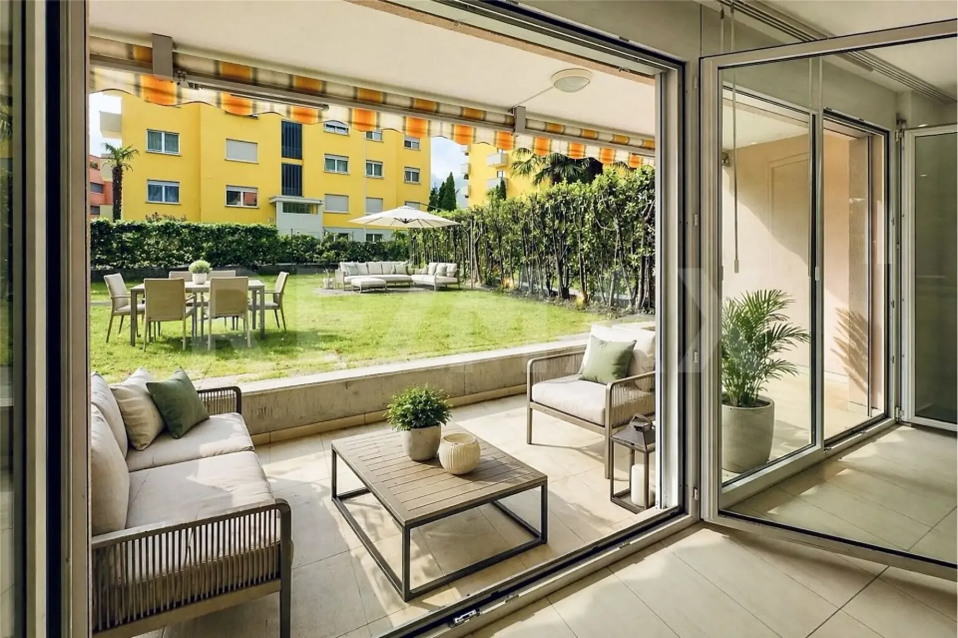 Moderno appartamento di 3.5 locali con giardino vicino ai negozi