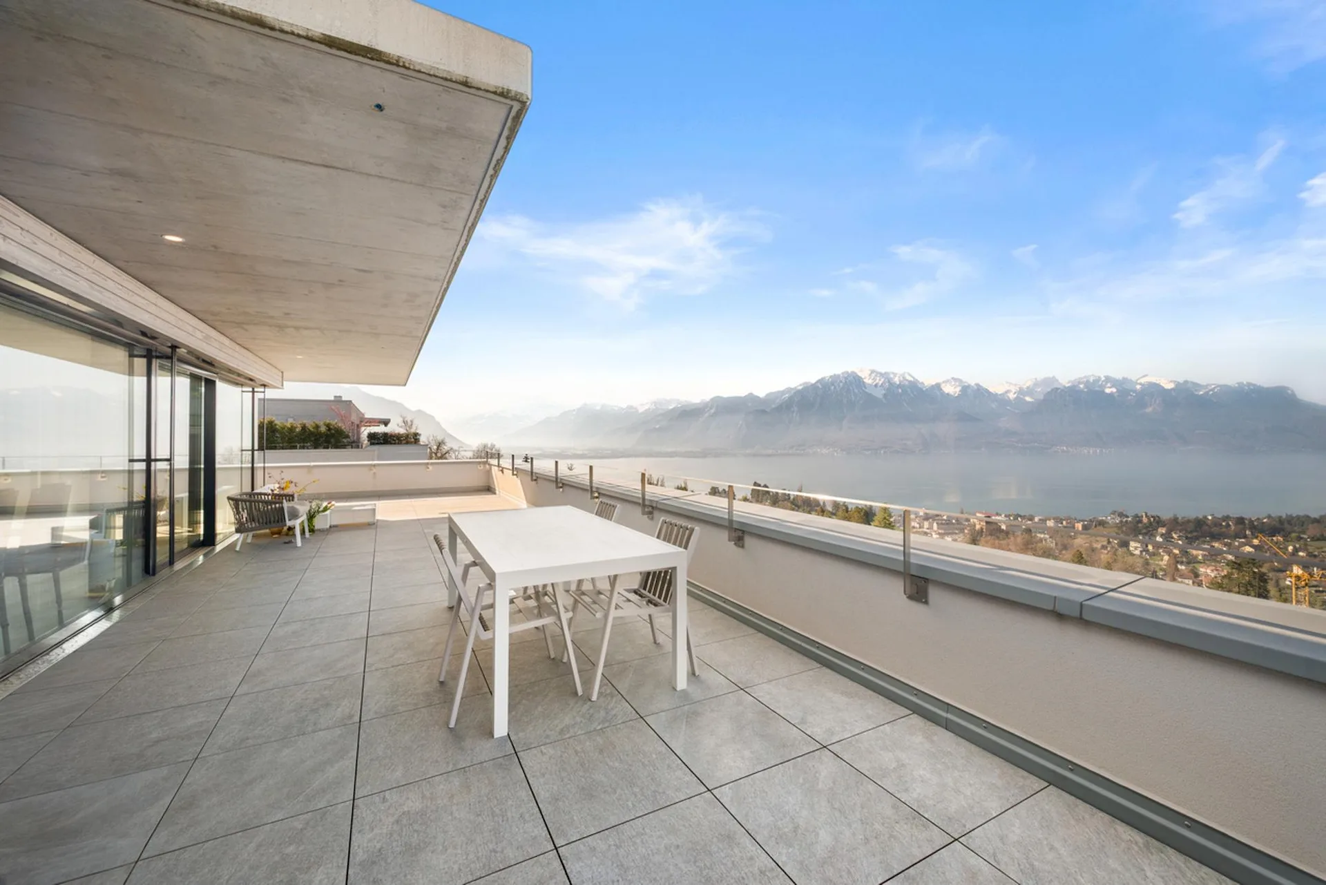 Atemberaubendes modernes Dachgeschoss mit Panoramablick in der Nähe von Montreux