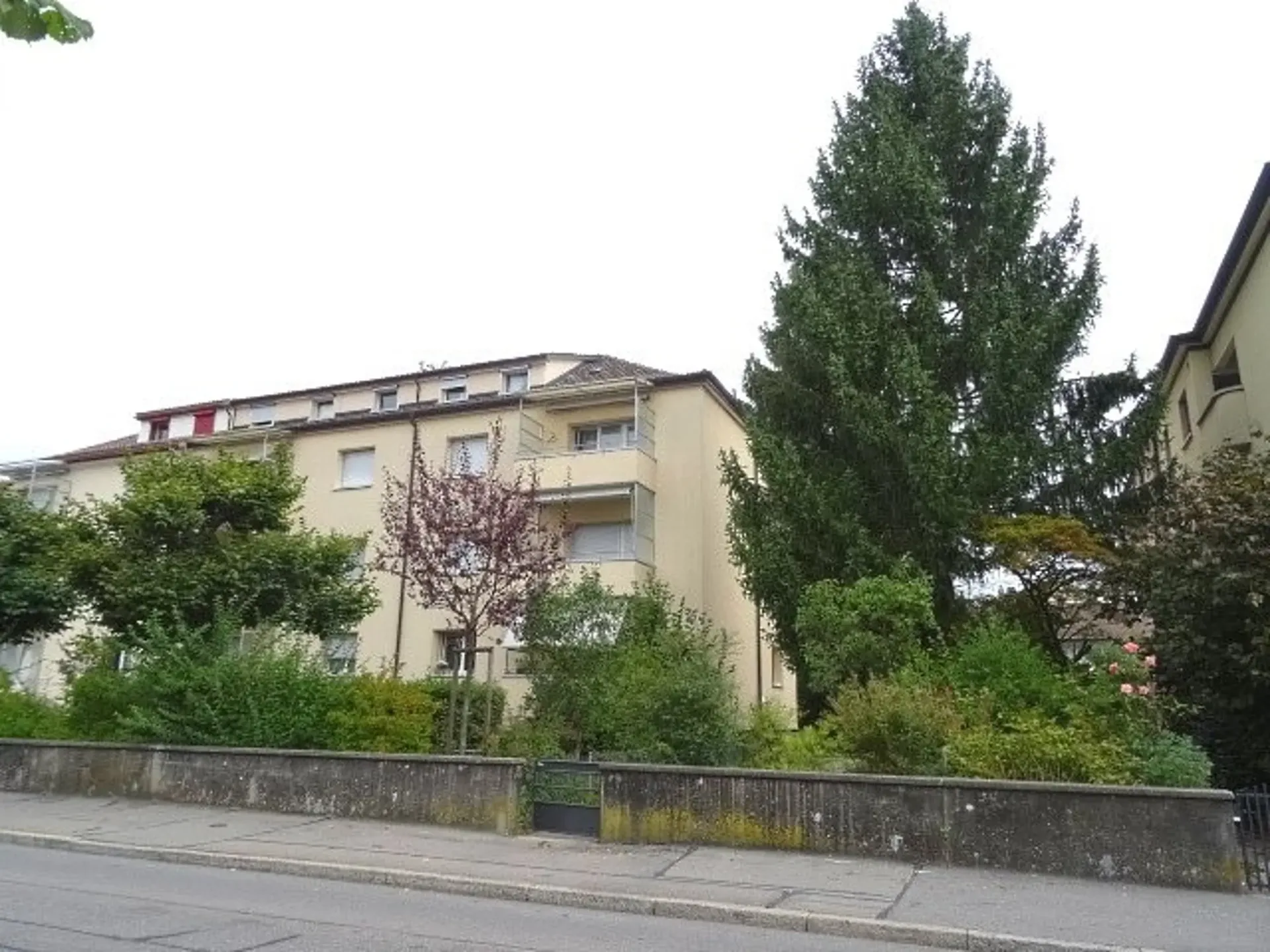 Central and modern 3-room apartment on the 2nd floor (without elevator) at 70 m2