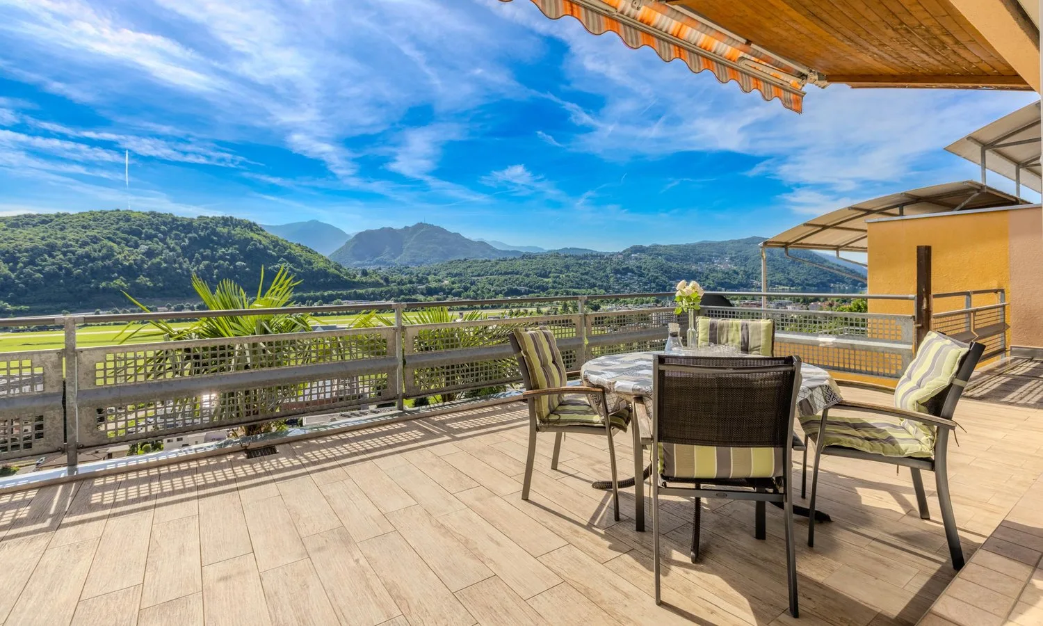 Große Villa 4.5 Zimmer mit Terrasse, Garten und Blick auf Agno