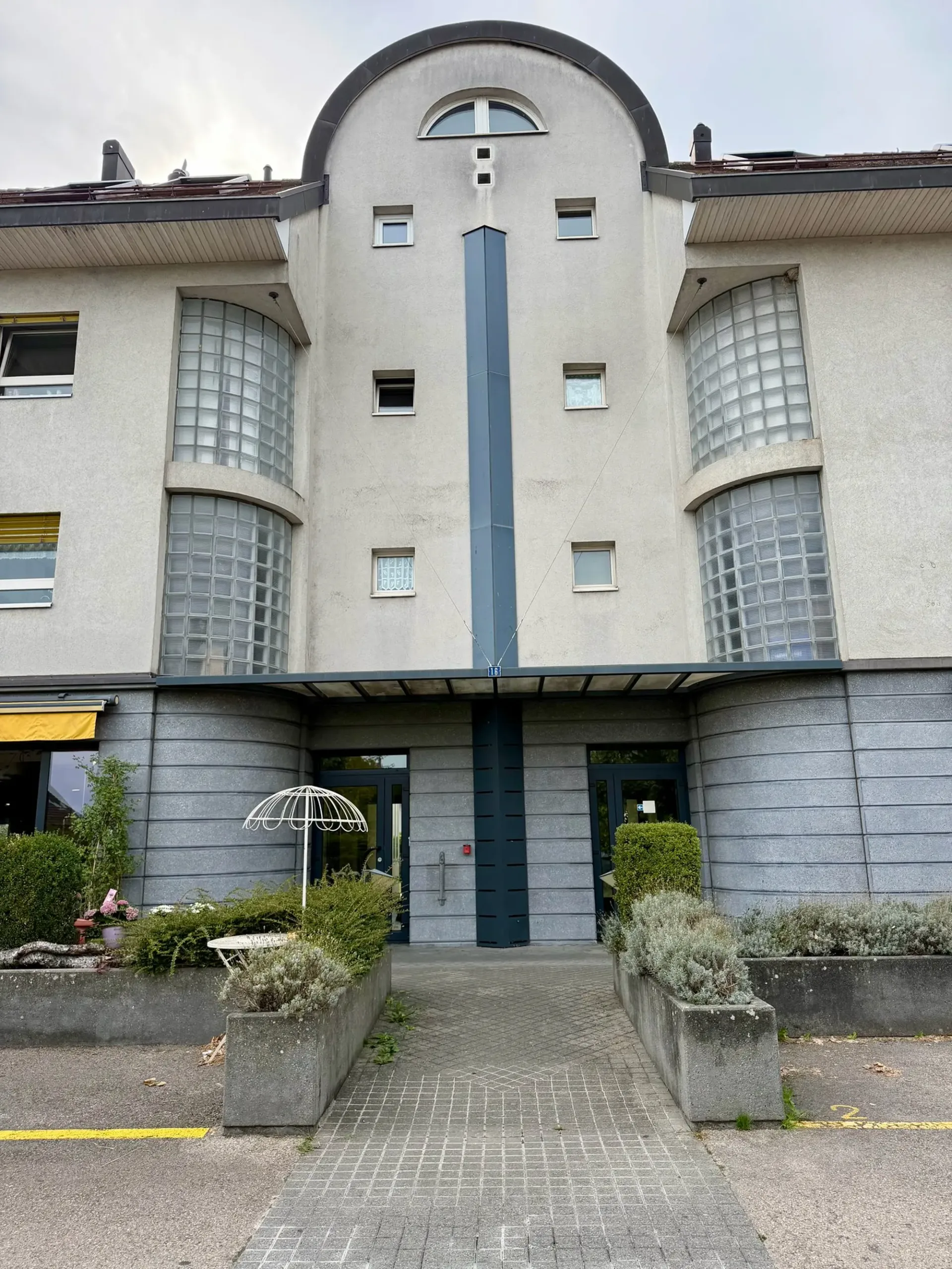 Innenparkplatz - Zentrum von Gland