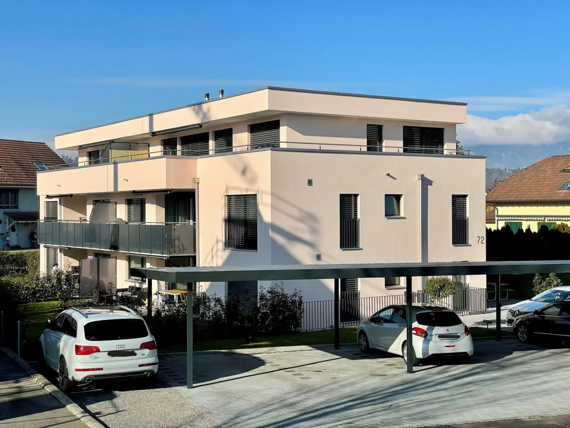 Gedeckter Parkplatz an der Dammstrasse in Biberist