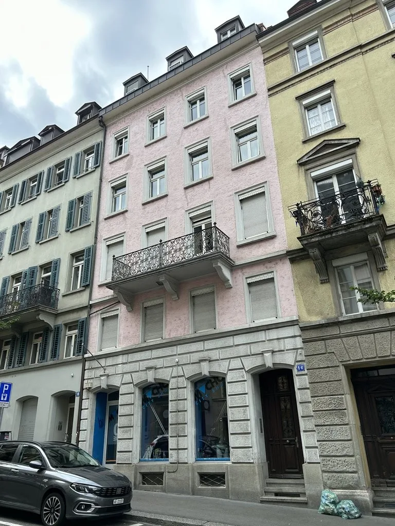 Spacious 3.5-room apartment in the heart of Zurich's Old Town