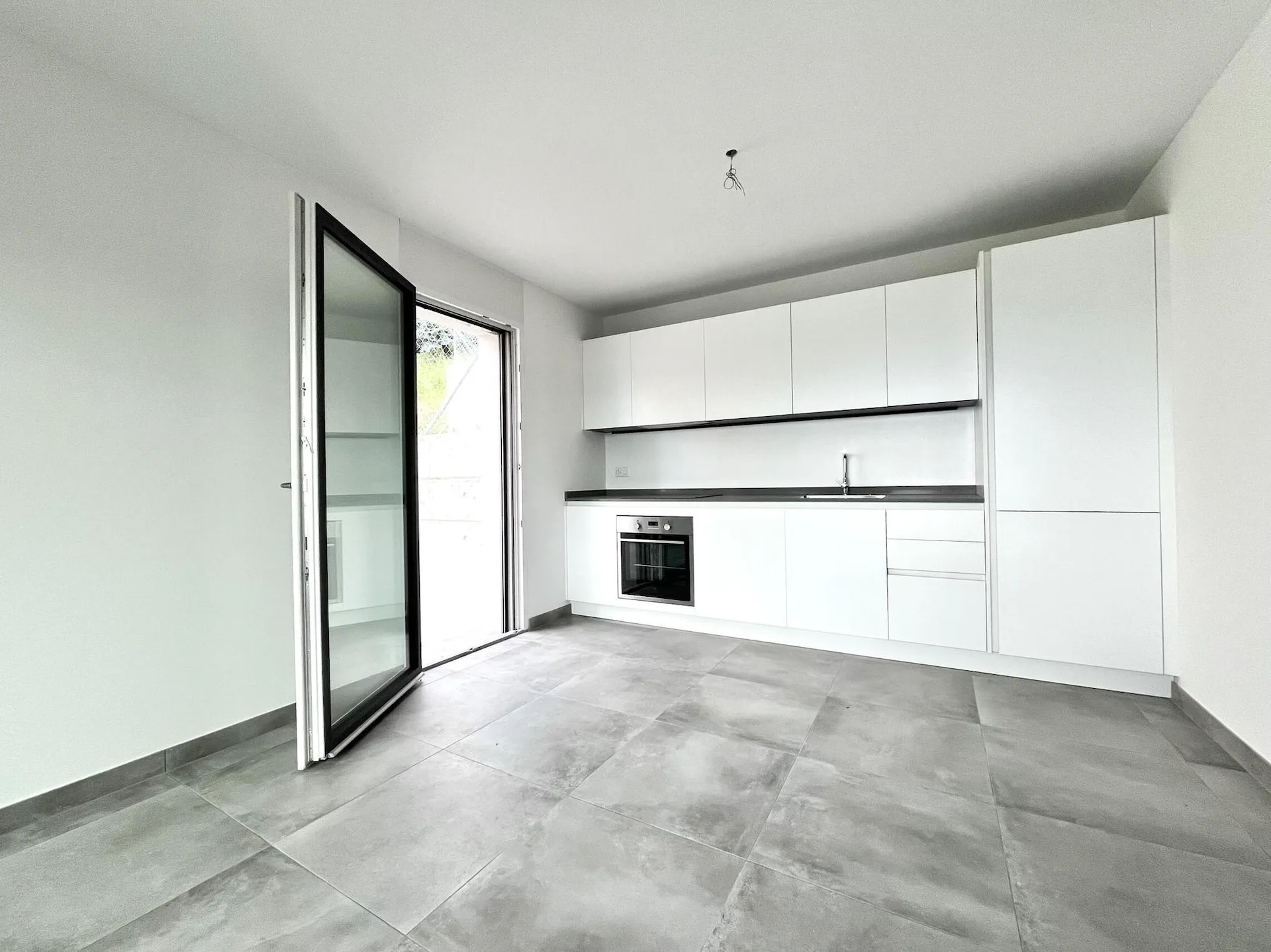 INVESTITION - MODERNE 2.5 ZIMMER WOHNEINHEIT MIT TERRASSE IN TESSERETE