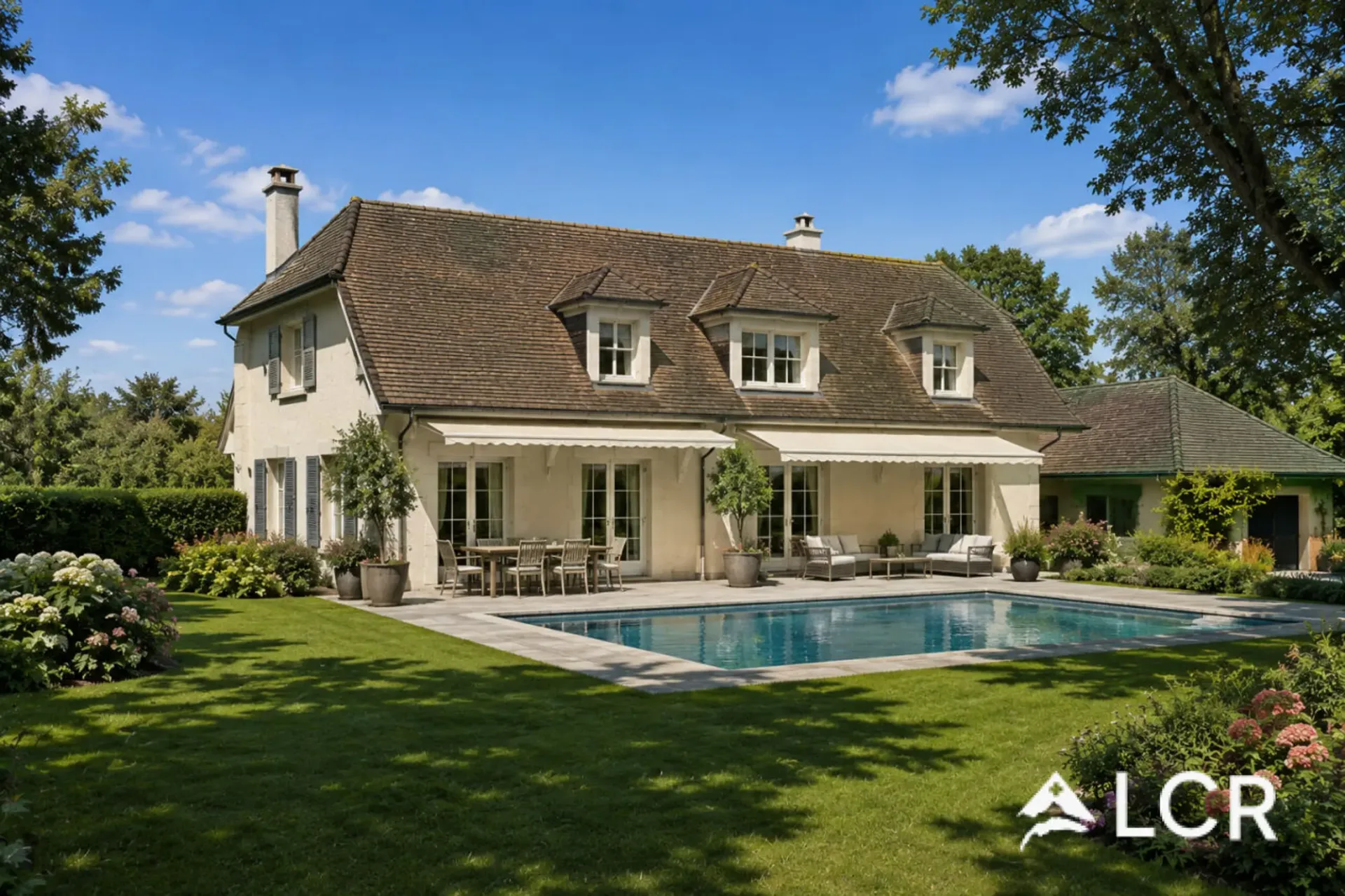 Elegantes Familienanwesen mit Pool und großem privatem Garten in Coppet