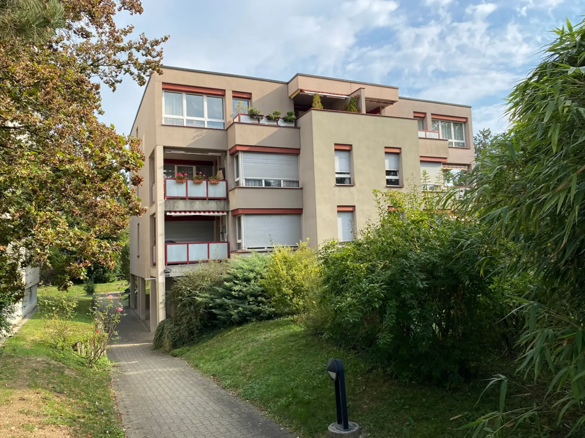Grosszügige 3.5-Zimmerwohnung mit Cheminée bei der Gartenstadt