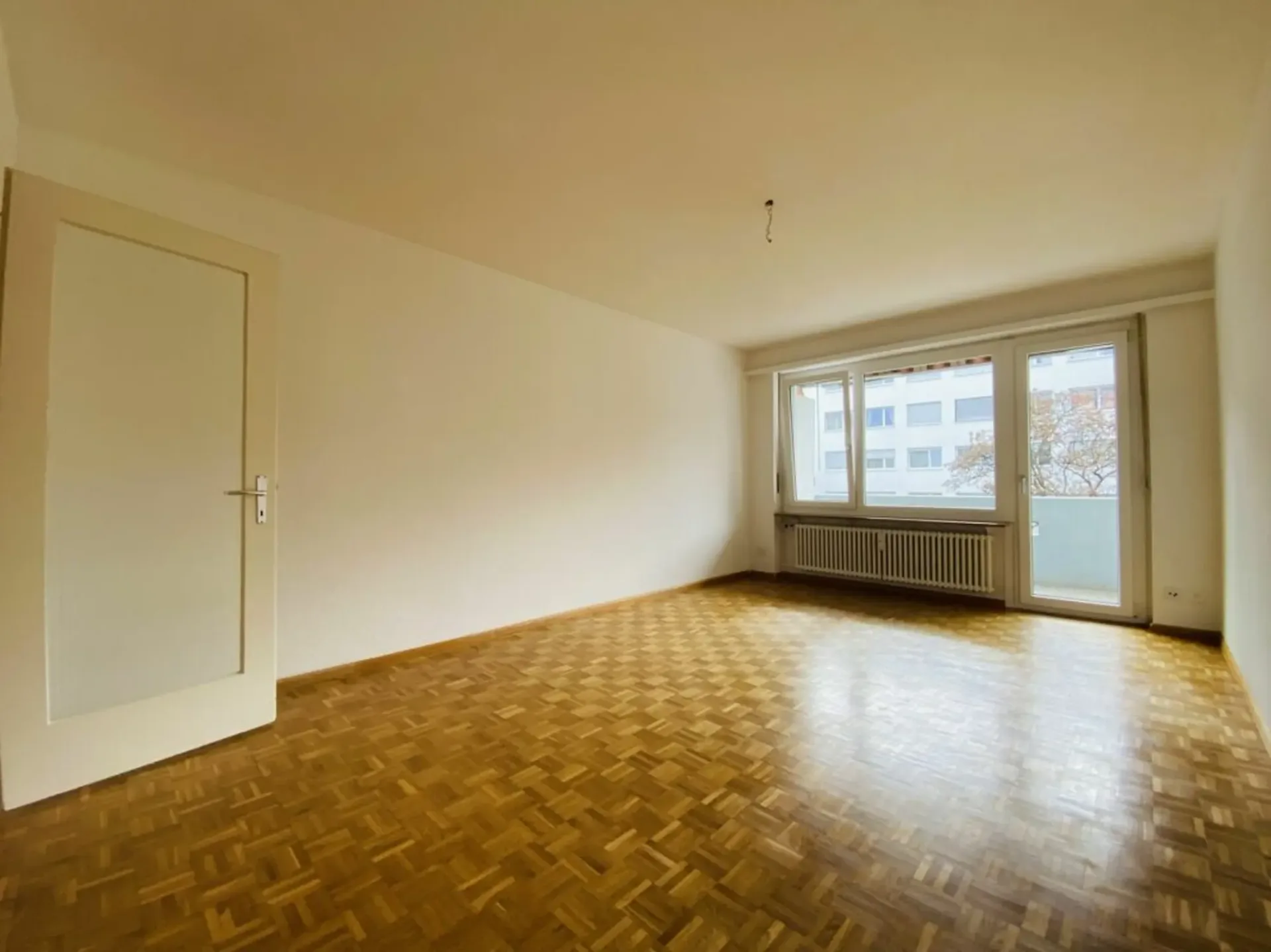 Well-maintained 1.5-room apartment with elevator and balcony