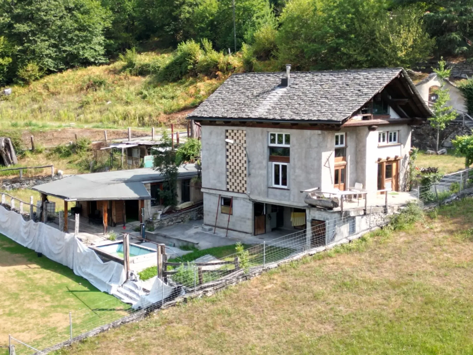 Einbezogener Raum in der Natur - für Arbeit, Atelier und Freizeit