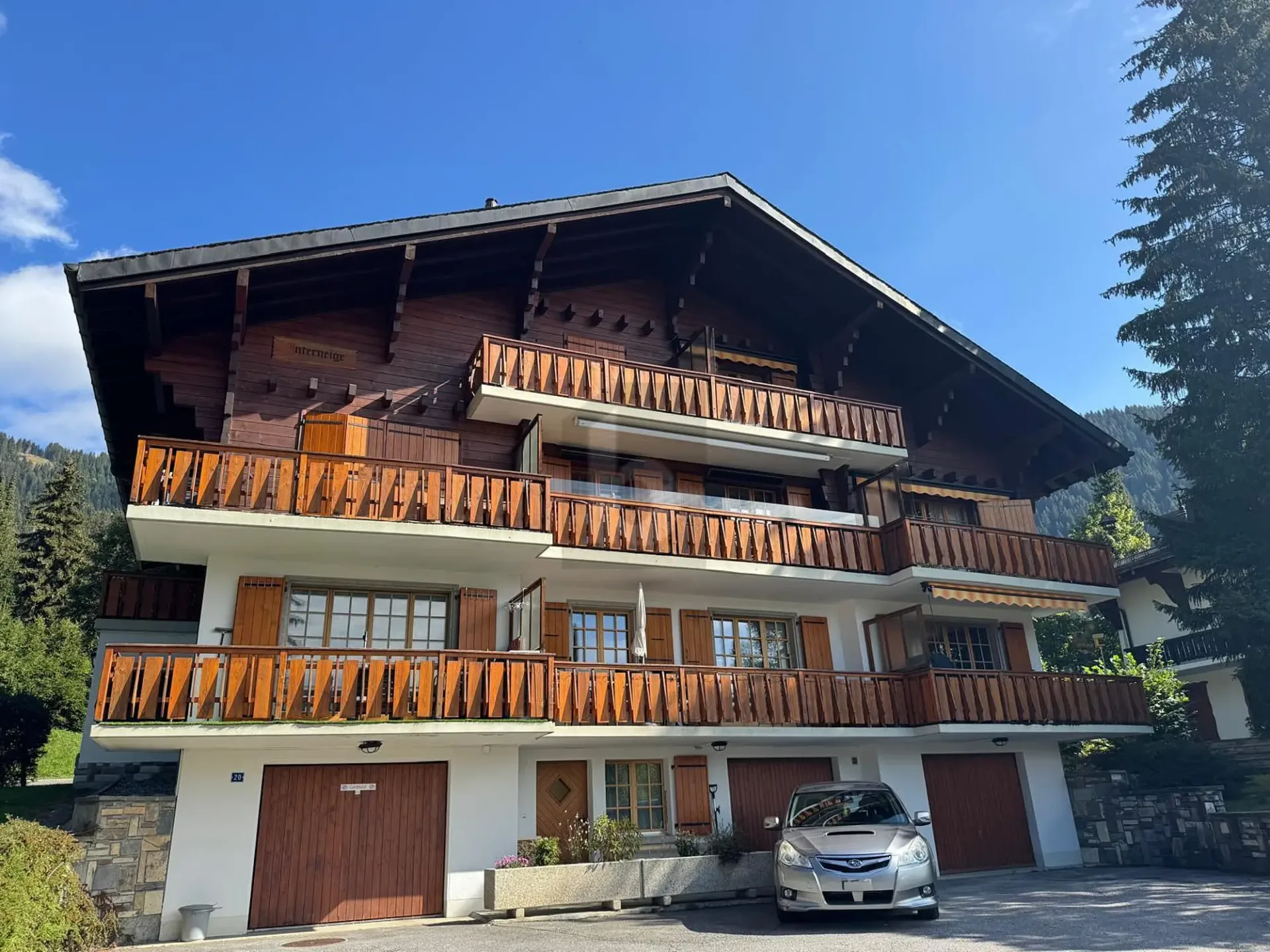 Mobiliert, alpine Eleganz und Süße des Lebens