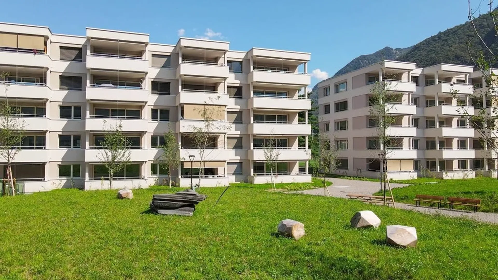 Mietwohnung mit 3.5 Zimmern, modern und geräumig, umgeben von Grün