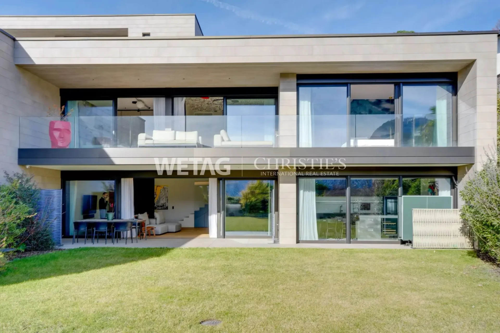 Moderne Duplexwohnung neueren Baujahrs mit grossem Privatgarten zur Miete in Lugano-Savosa