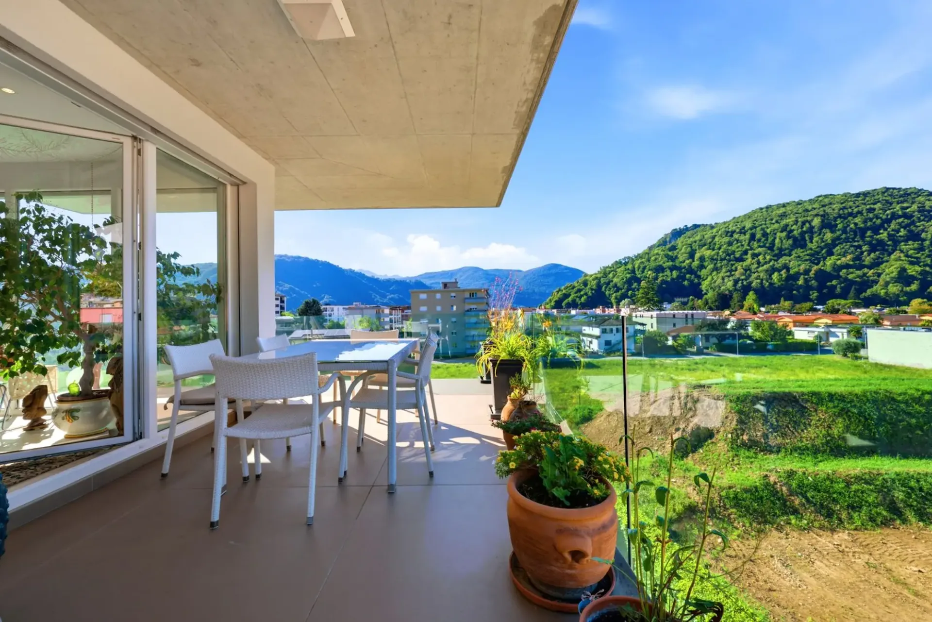 Luminoso attico a due passi dal lago
