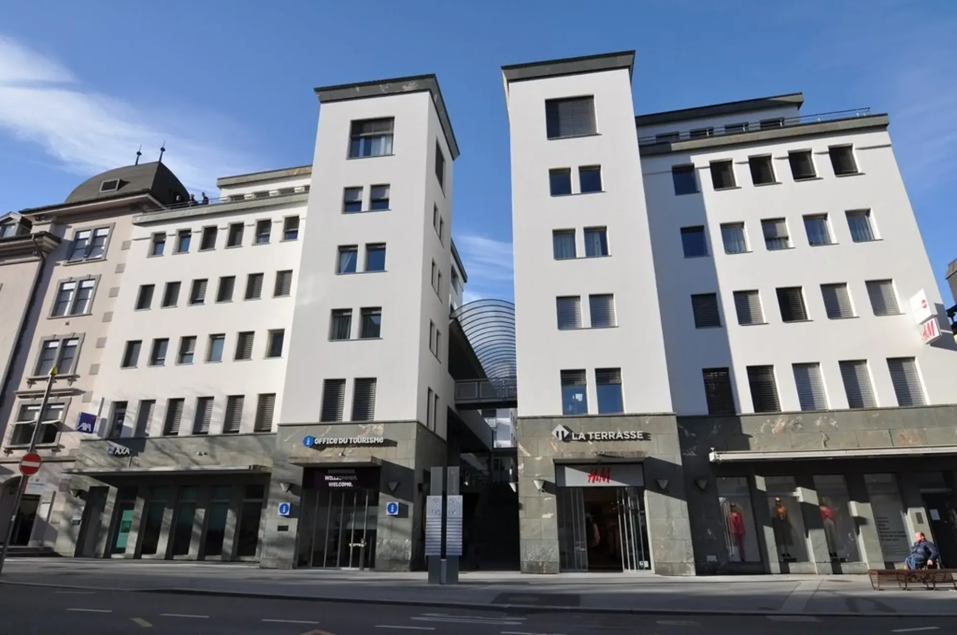 Verkaufsfläche mit Barausstattung im Stadtzentrum