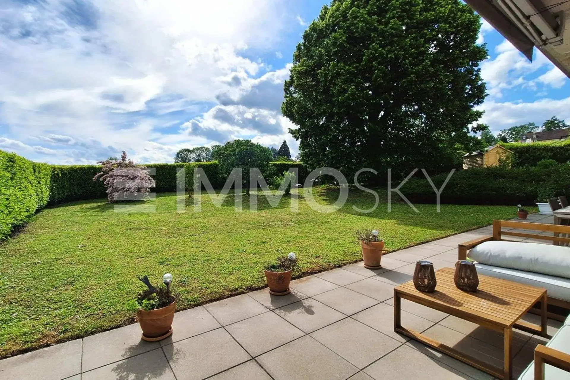 Rez 4.5 Zimmer mit Garten und Keller im Villenstil