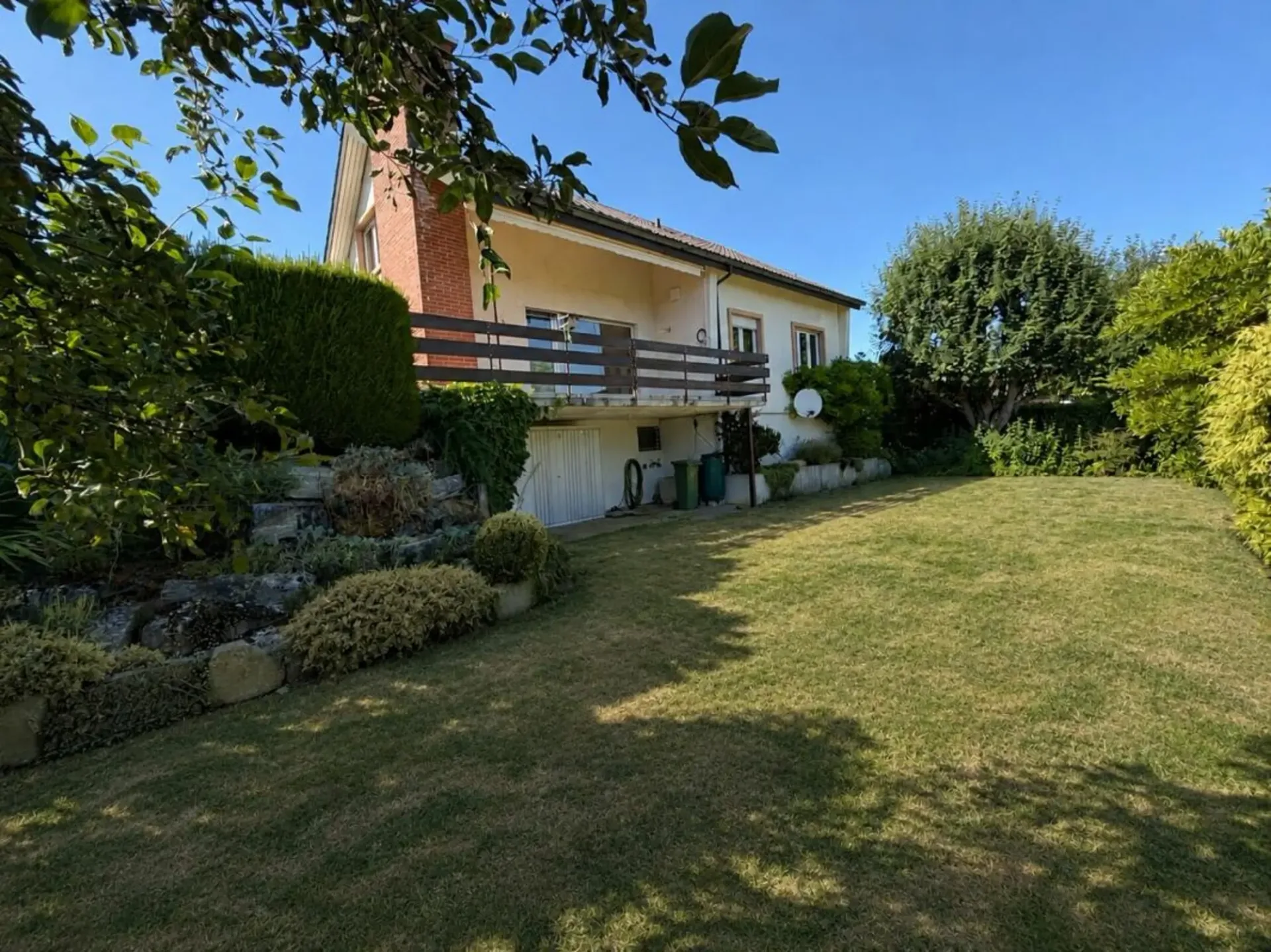 Freistehendes Einfamilienhaus mit Charme und Gartenparadies an attraktiver Wohnlage