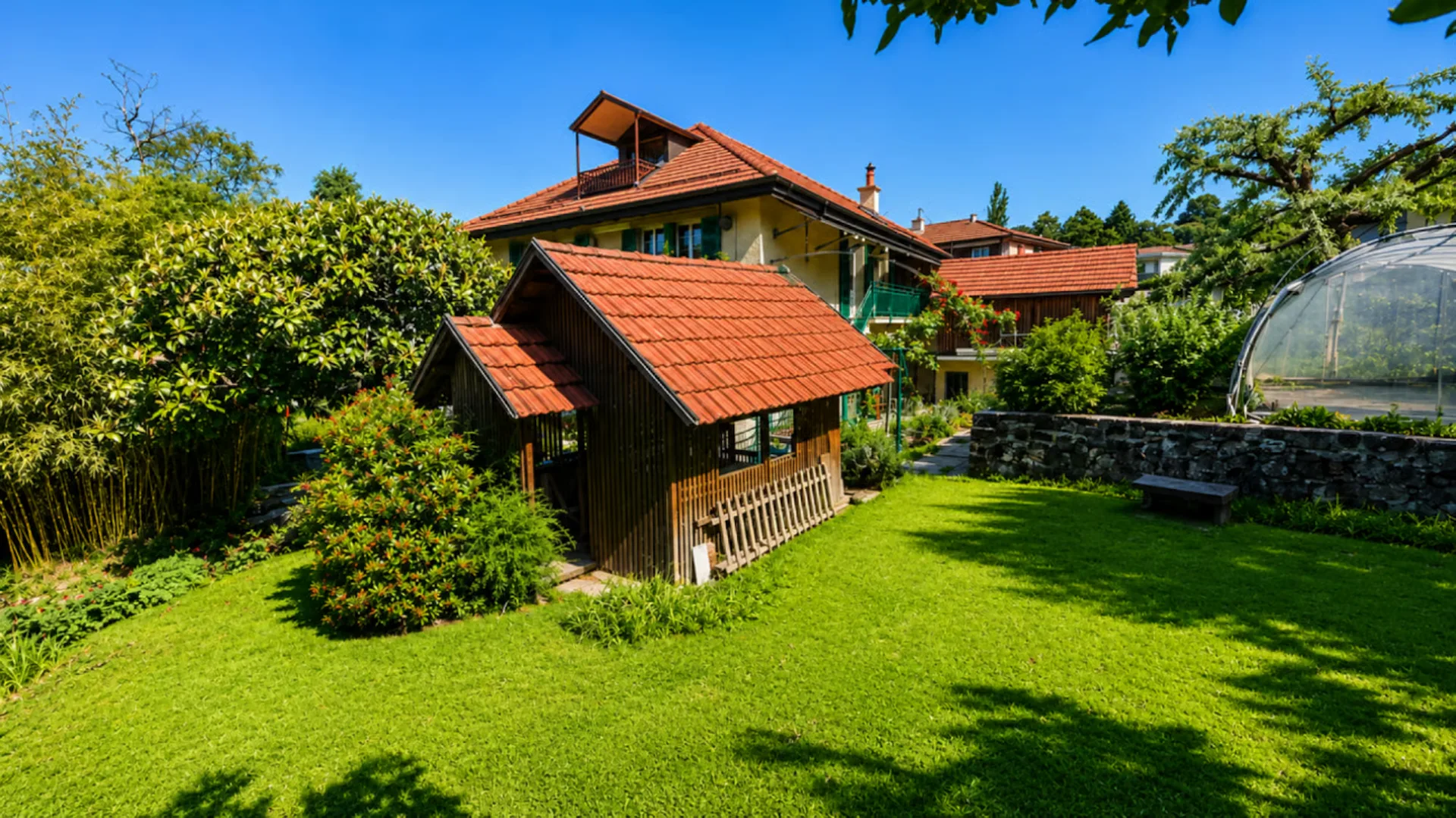 Einzelvilla mit Charakter und zwei geräumigen Wohnungen in der Nähe der Stadtmitte