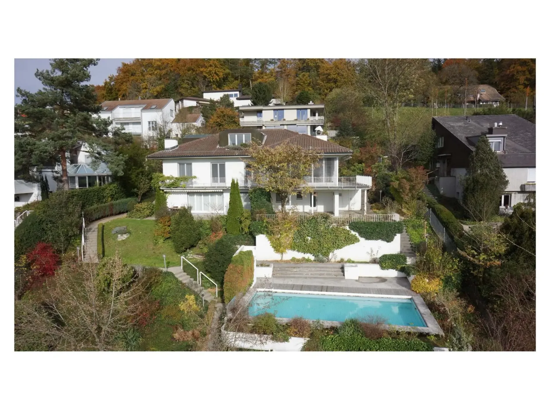 Grosszügige 7-Zimmer-Wohnung mit Pool und Panoramablick in Muri b. Bern
