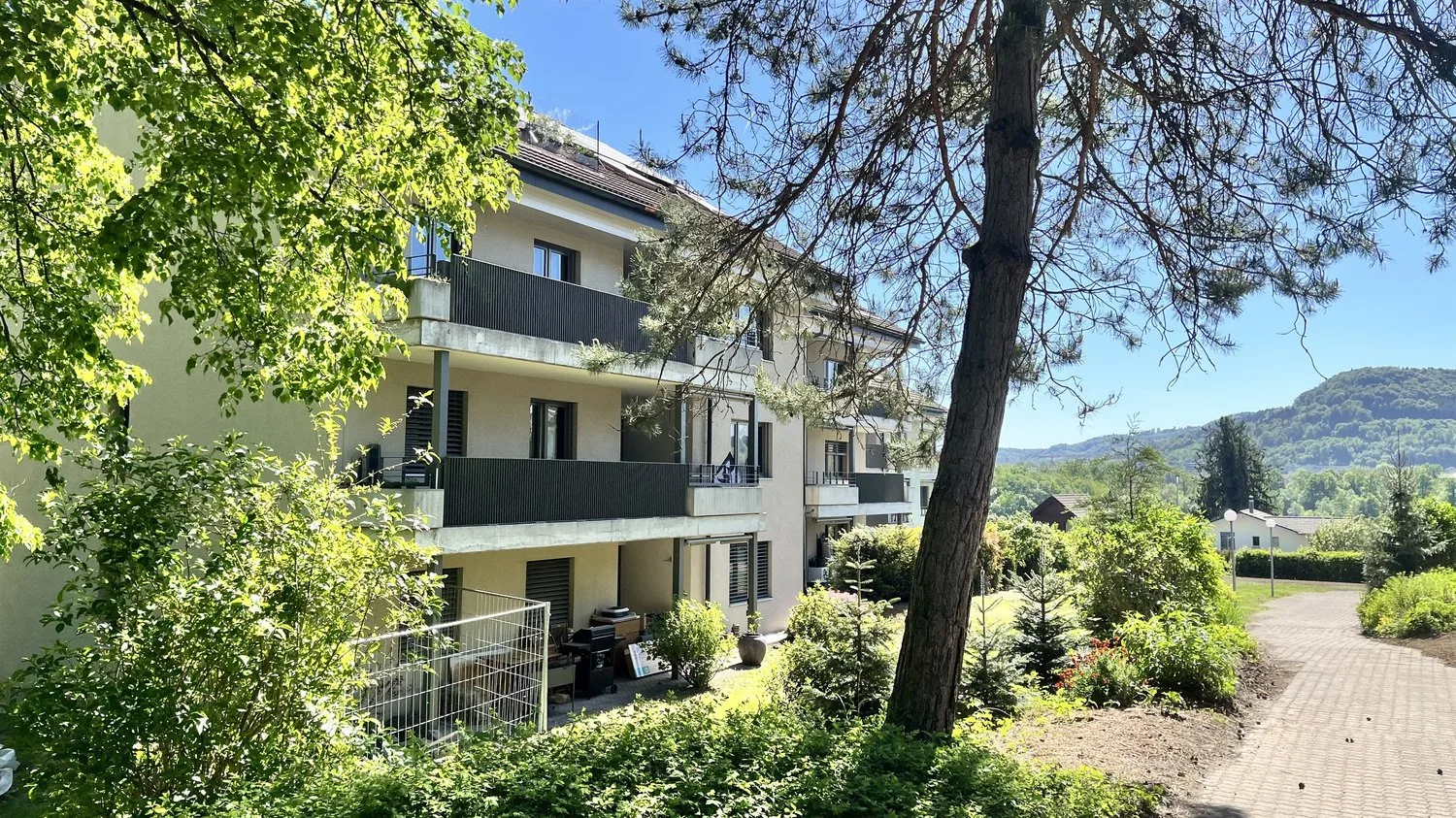 Renovierte 4.5-Zimmerwohnung mit Gartensitzplatz in Brugg