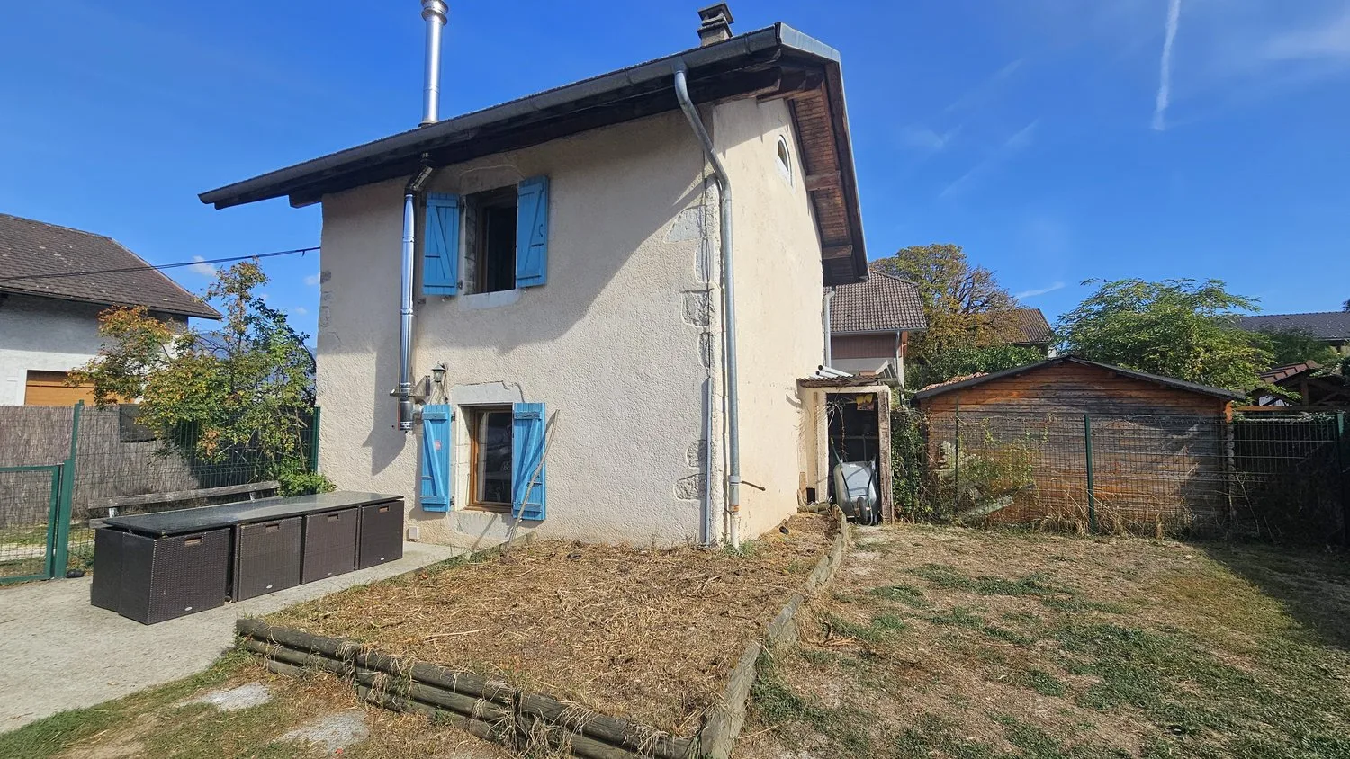 SÉGNY CENTRE   Maison individuelle avec jardin et cabanon.