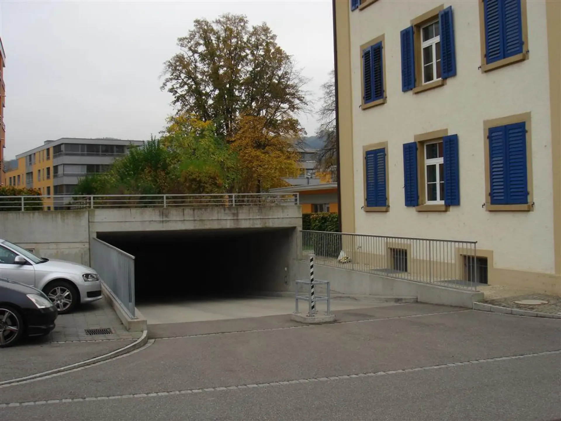 Einstellplatz nahe Schwimmbad gesucht?