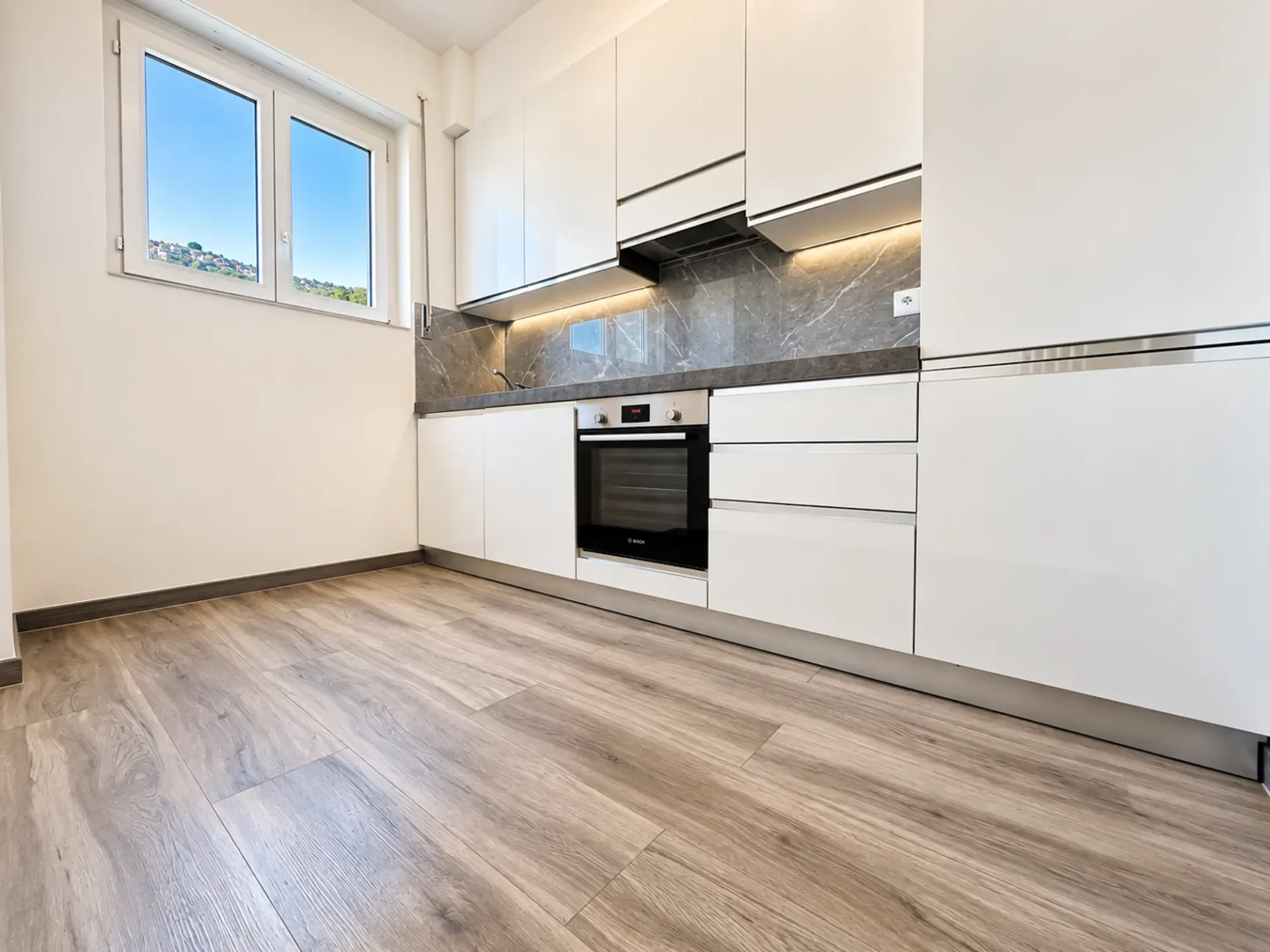 Bis zu 2 Monate kostenlos - Modernes 2.5-Zimmer-Apartment in Chiasso