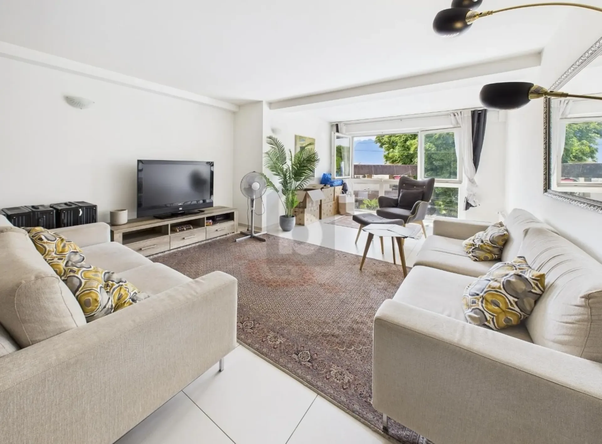 PER INVESTITORI:NEL CUORE DI MONTREUX CON VISTA!