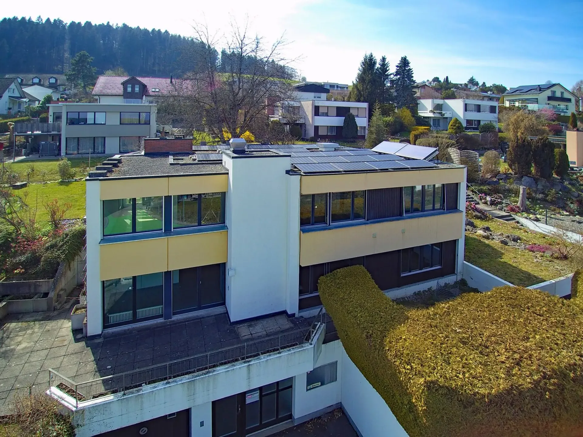 Freistehendes 6.5-Zimmer-Einfamilienhaus an sonniger Südlage auf der Forch