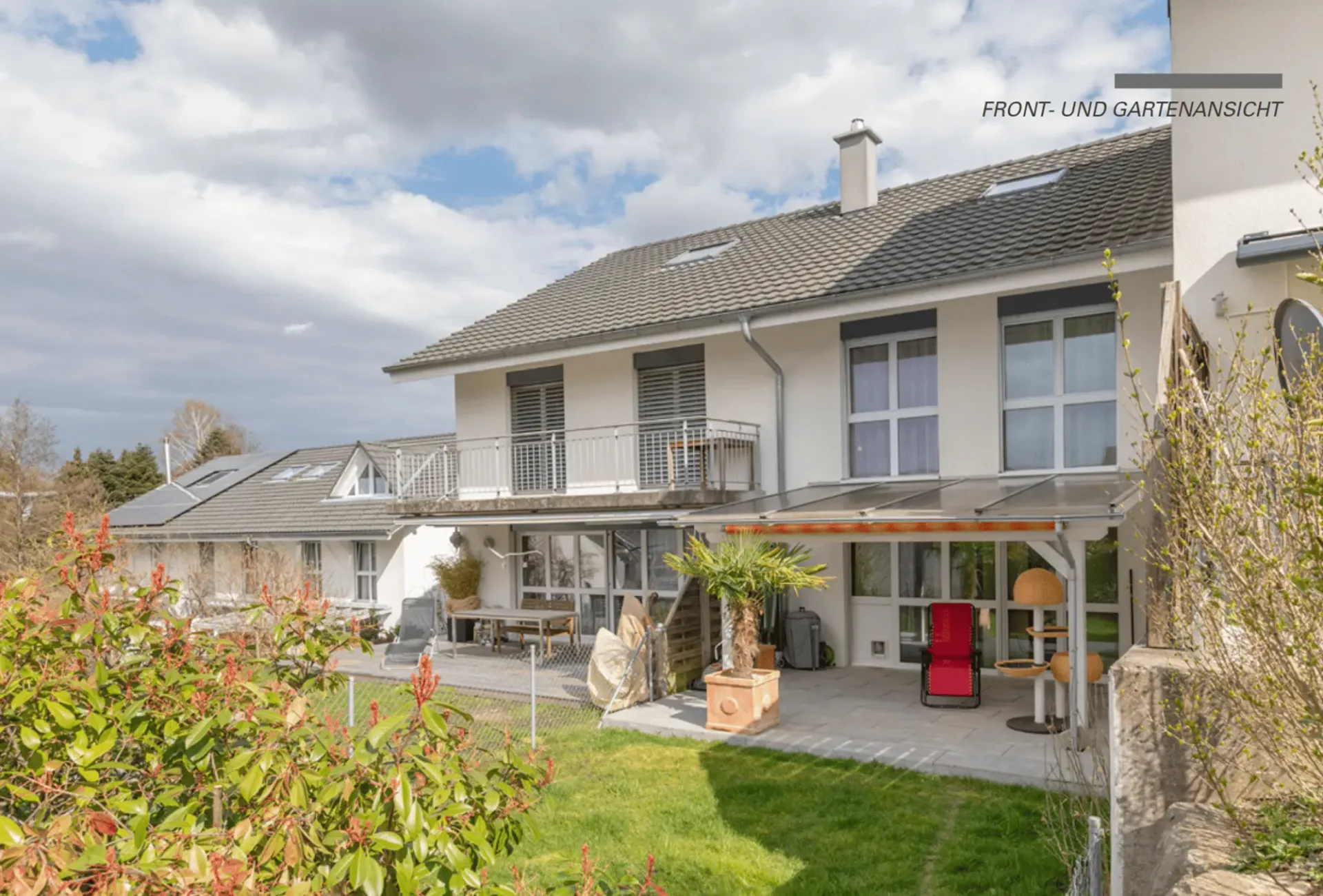 Charmantes 5.5-Zimmer-Doppeleinfamilienhaus in Lyss
