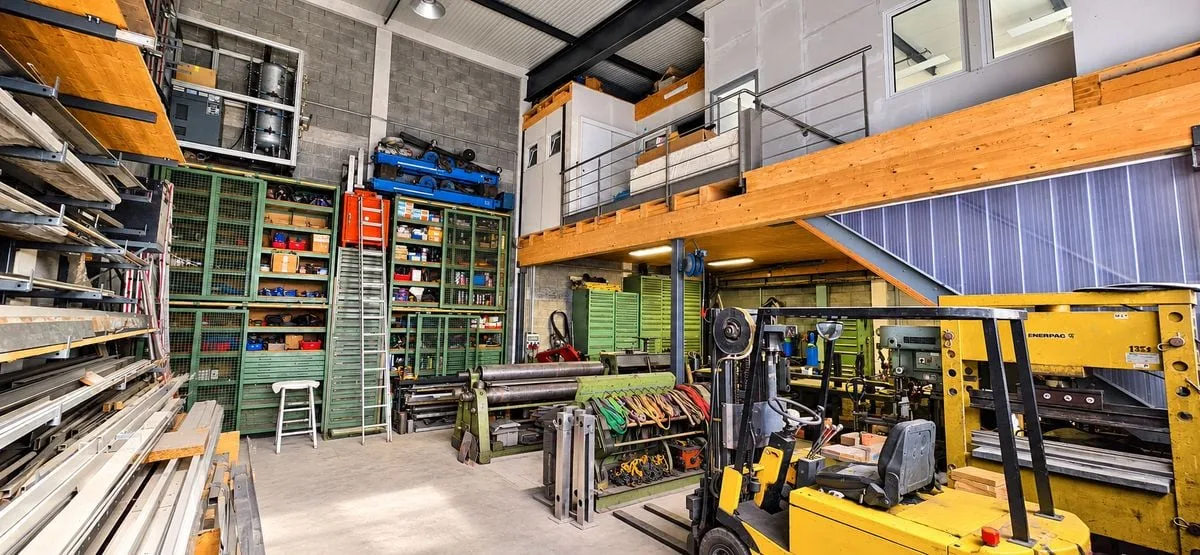 Halle für Handwerk mit Werkstatt, Büros und Galerie - ca. 190 m² Nutzfläche