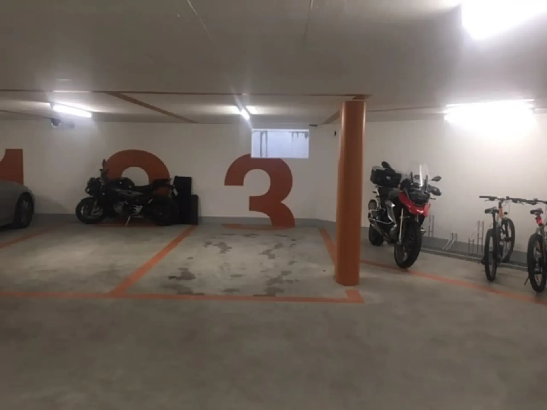 Posto auto in garage sotterraneo in affitto