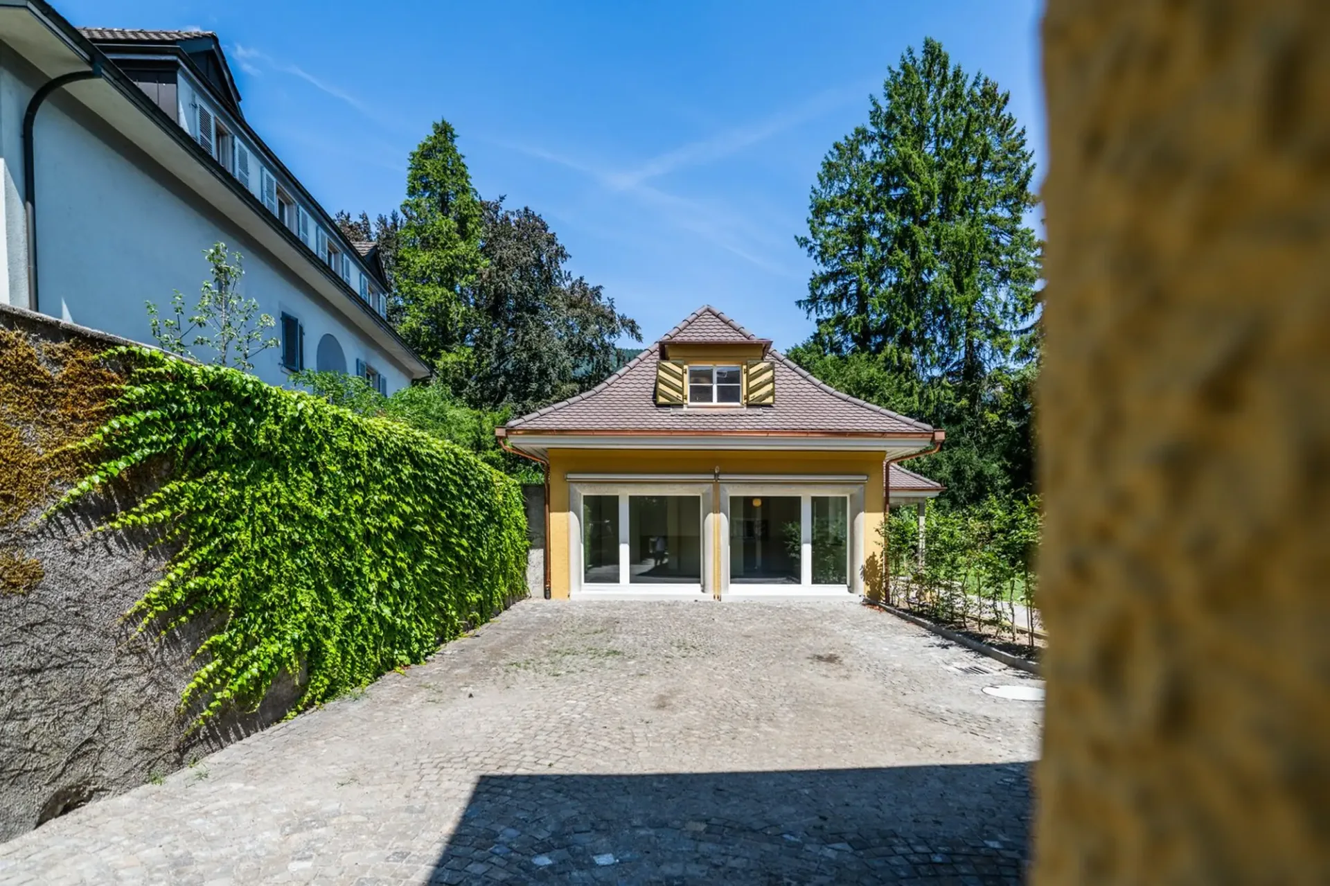 Duplex atelier d'habitation unique avec caractère de maison individuelle