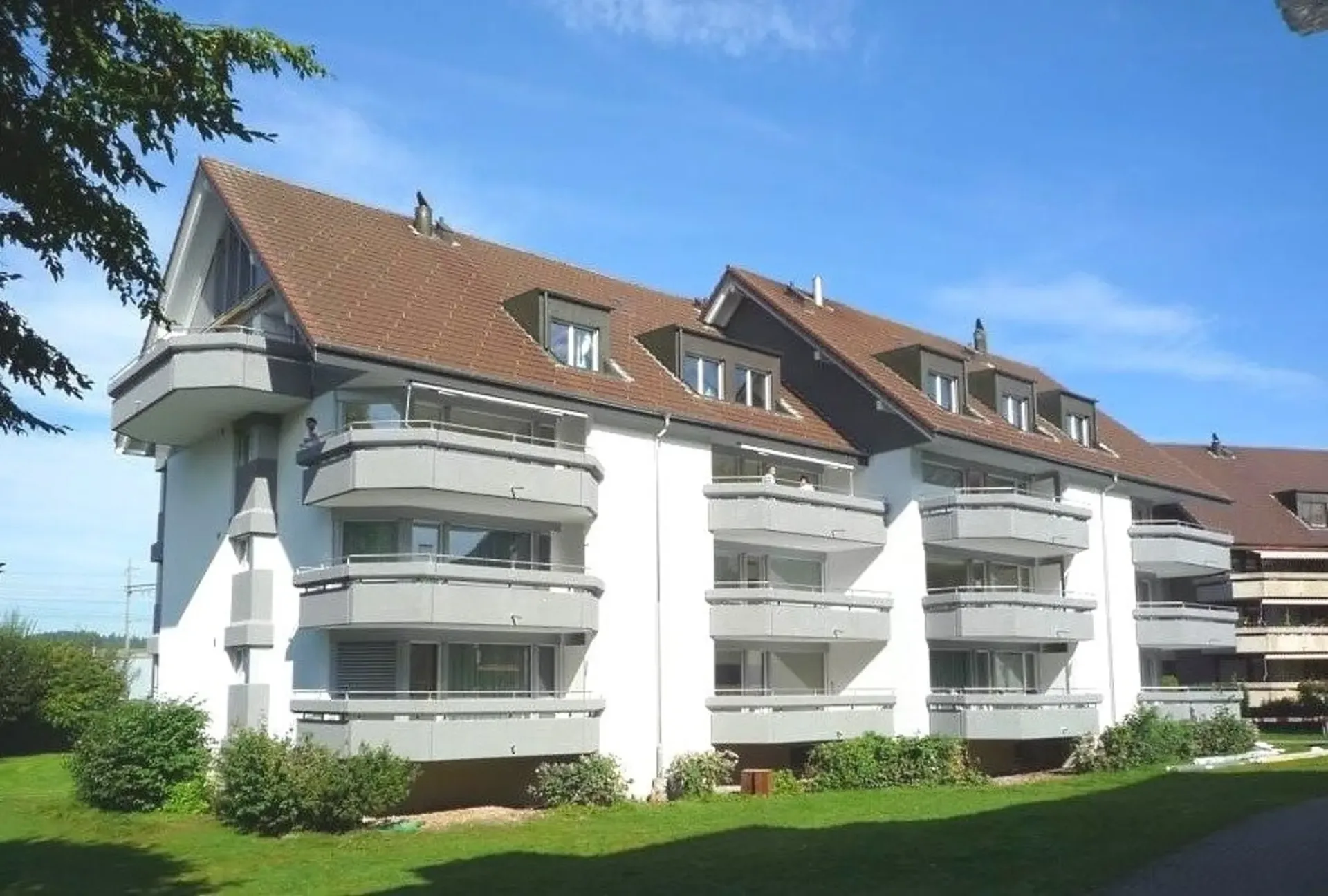 4.5-ZW à 94 m² im 2. OG mit ruhigem Balkon