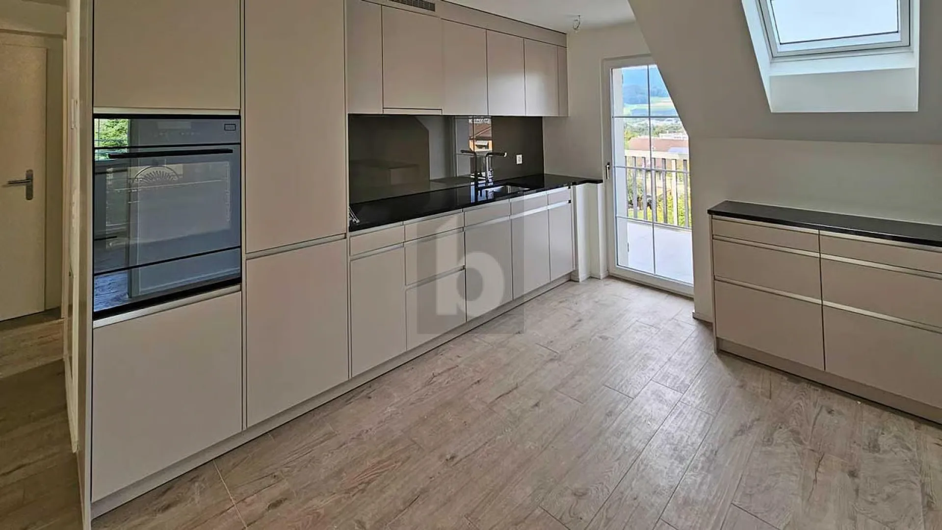 MIT PRIVATER DACHTERRASSE & WEITBLICK