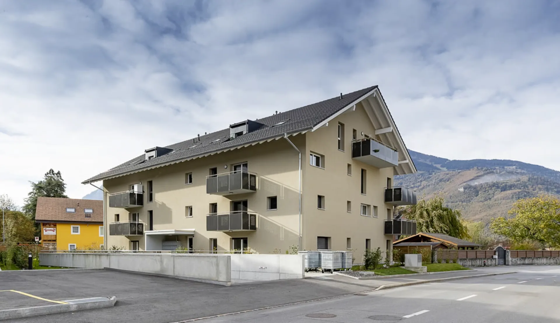Charming recent apartment ideally located in Bex