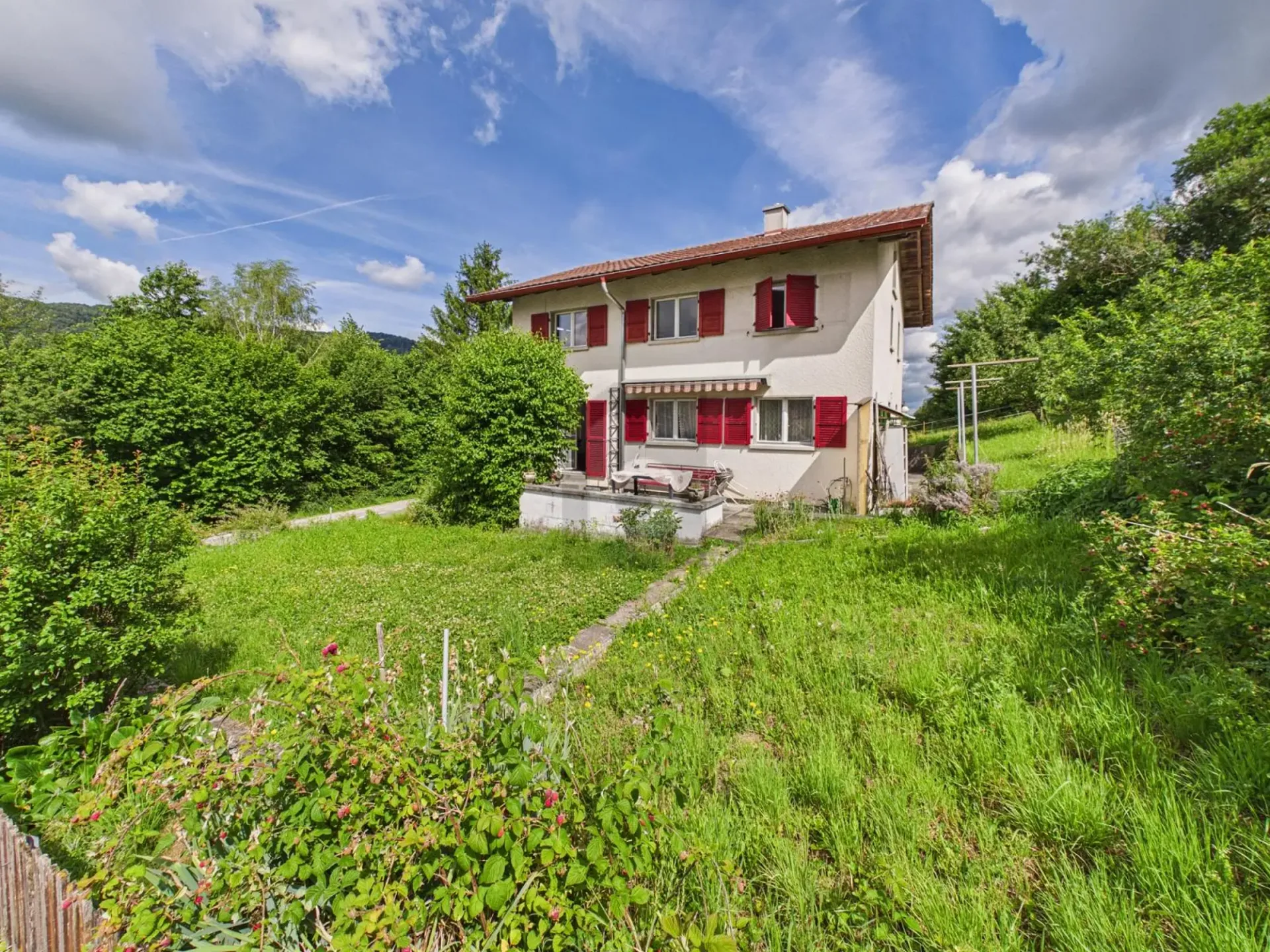 CHARMANT UND NATURNAH MIT GARTEN