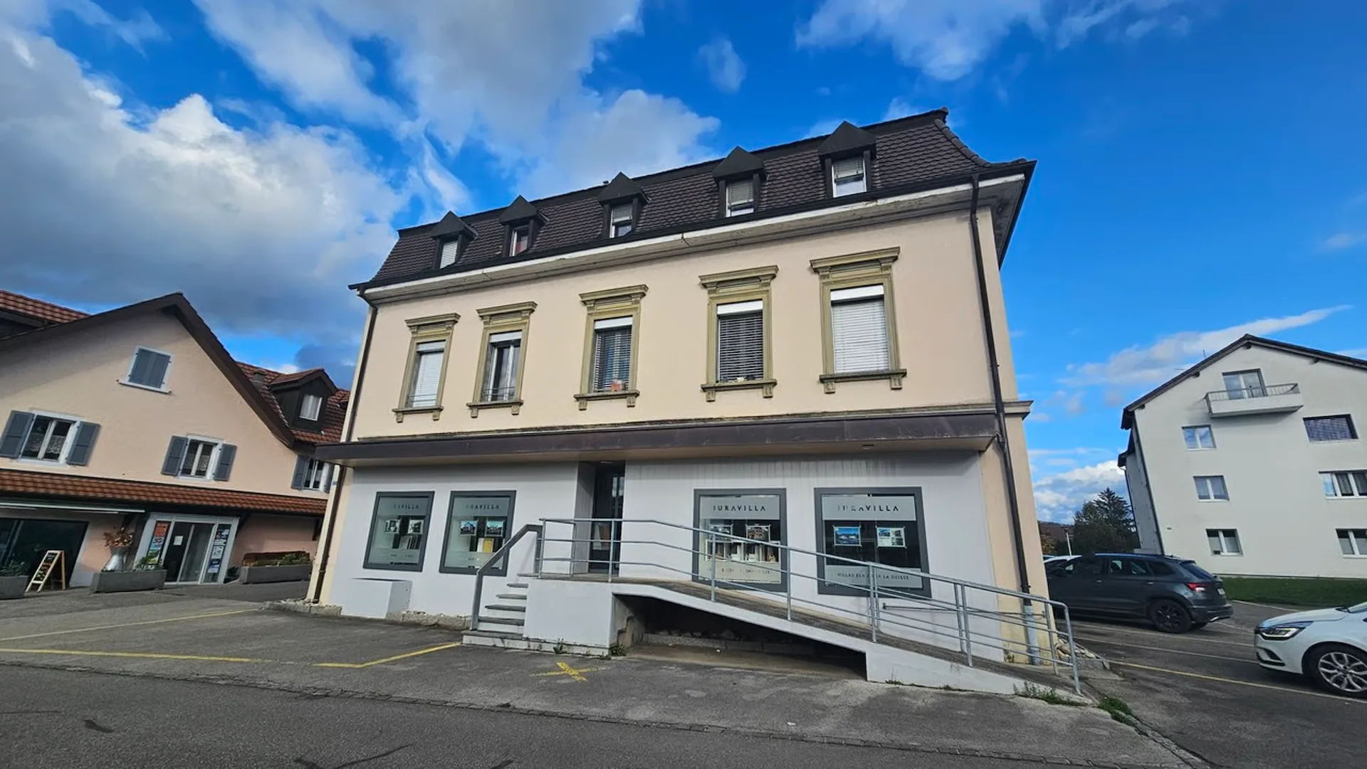 Lot à vendre - Surface commerciale et appartement de 4.5 pièces