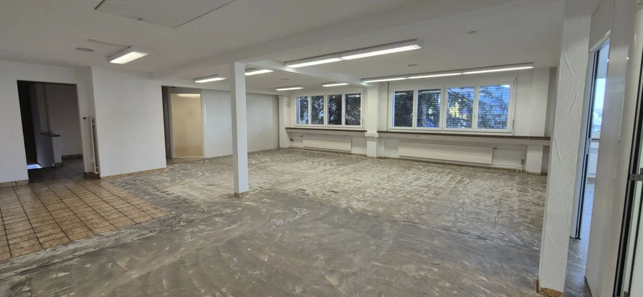 Attractive, spacious commercial space in a central location in Bachenbülach Copy