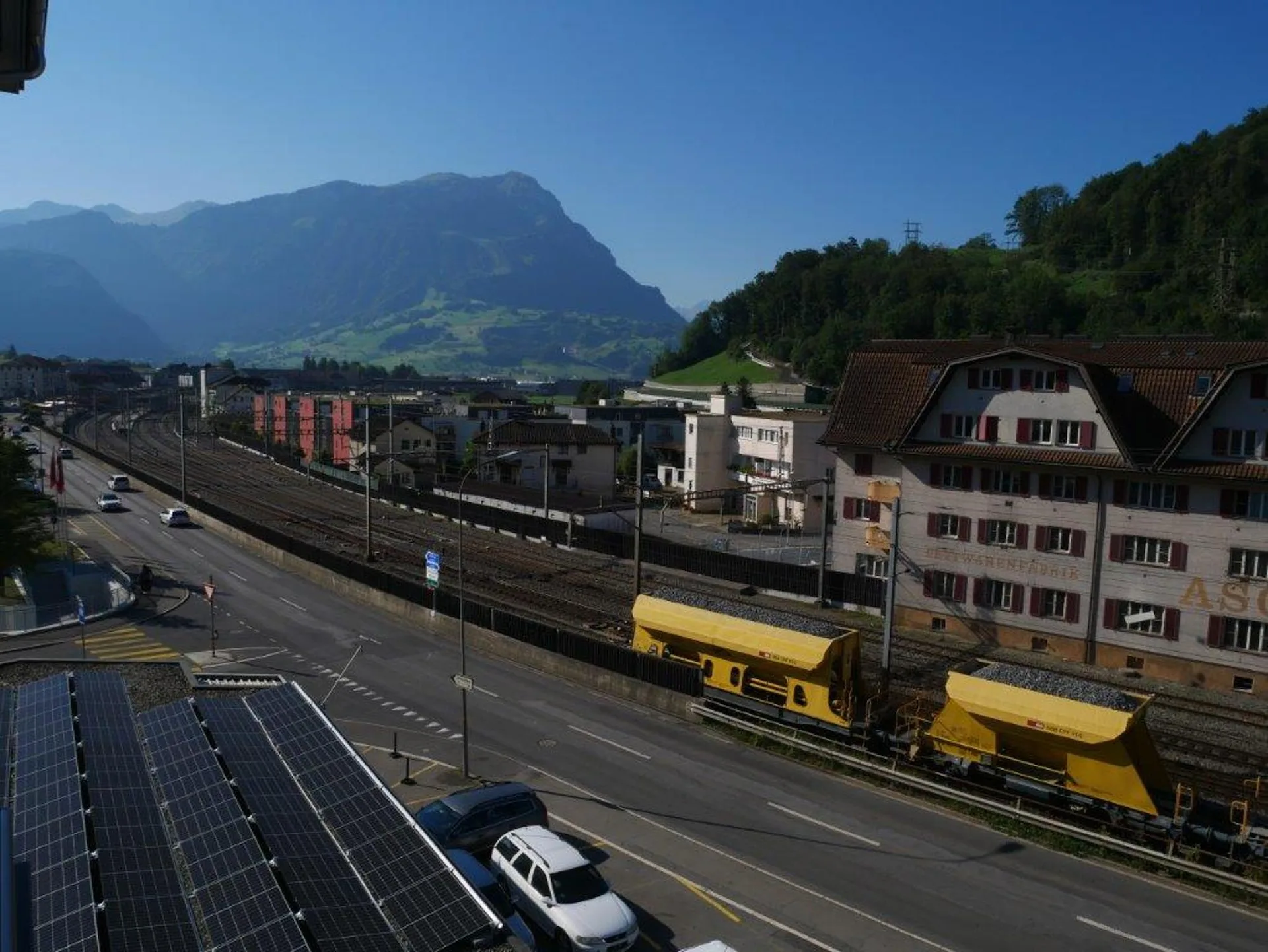Moderne 1-Zimmer-Wohnung in Seewen SZ mit Bergblick