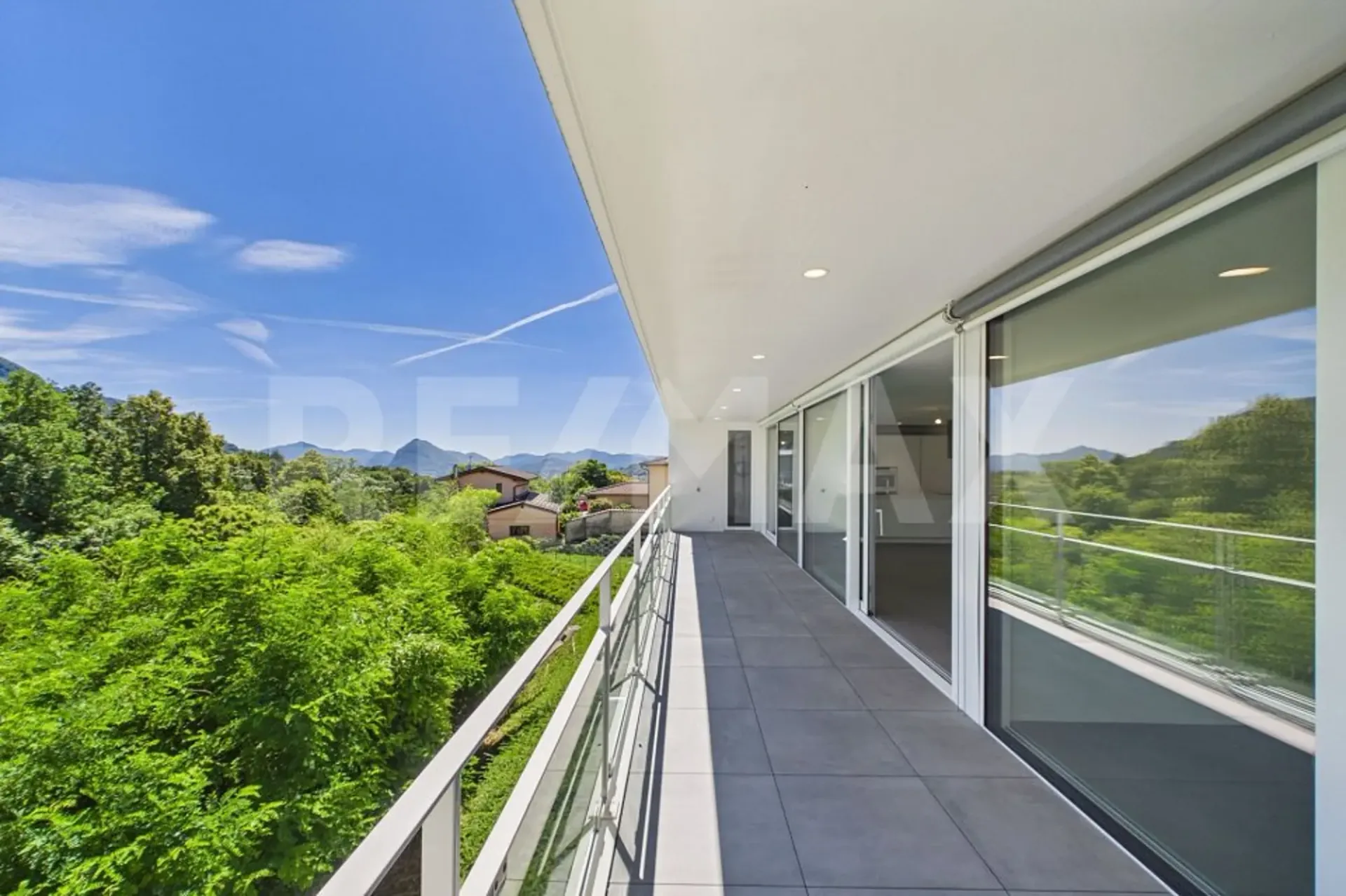Zwischen Wald und Dienstleistungen, raffinierte 3.5 Zimmer neueren Baujahrs