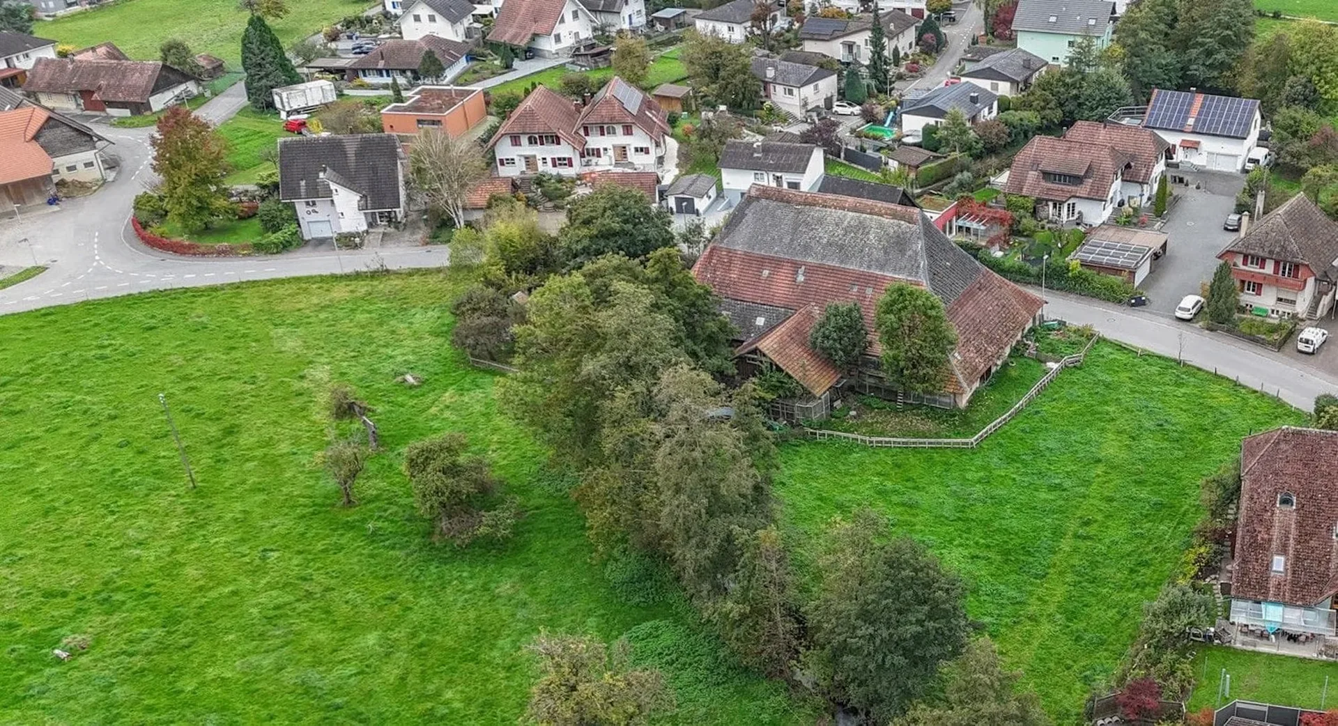Charmantes Bauernhaus am Bach mit Baulandkaufoption
