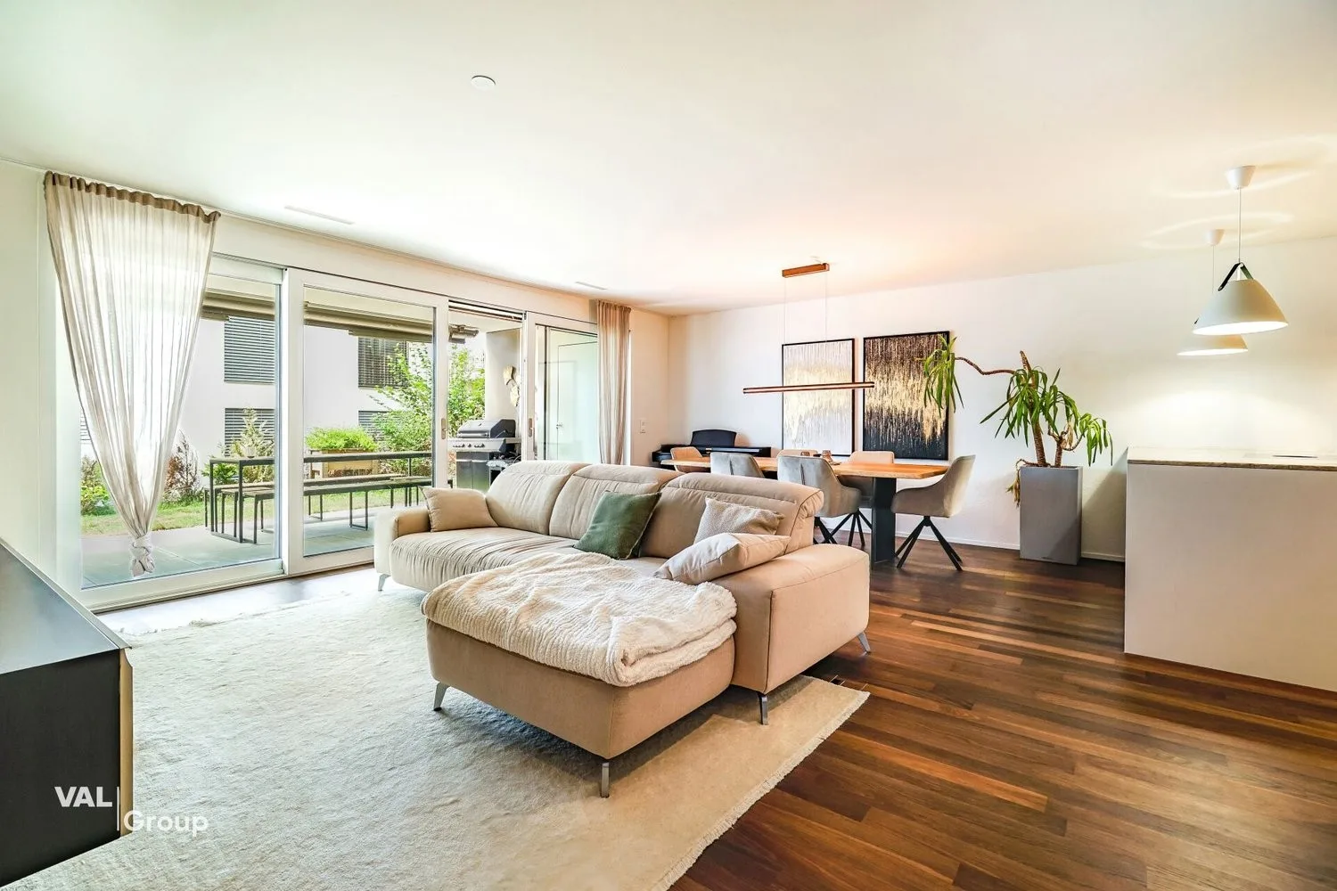 Hochwertige 3.5-Zimmer Gartenwohnung mit Smart Home und privatem Fitnessraum